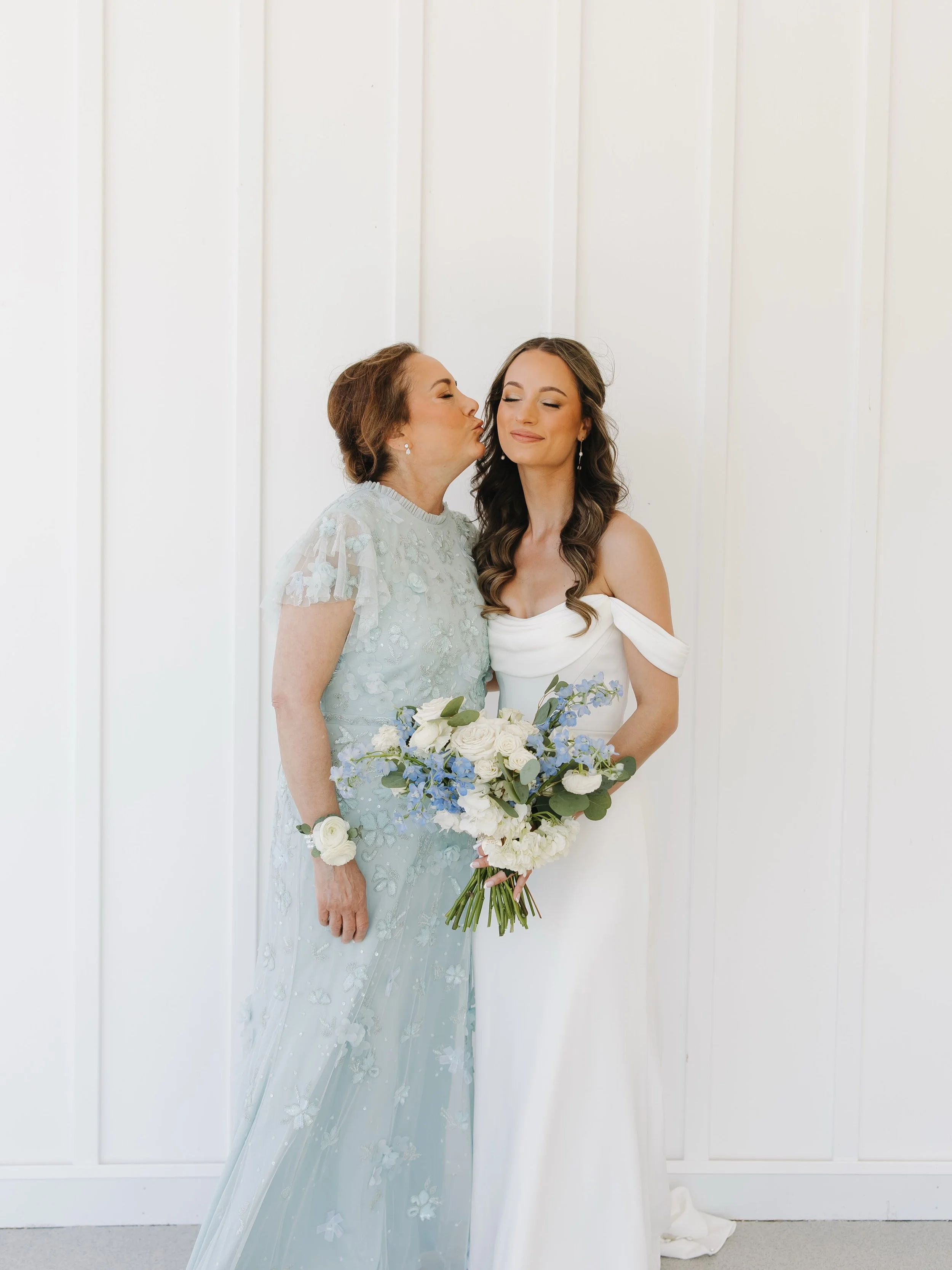 Love you to the moon and back 

✨ AWhiteWeddings is a Nashville wedding planner proudly serving couples across Middle Tennessee with full-service wedding planning, partial wedding planning, and day-of wedding coordination. From Nashville to Franklin,