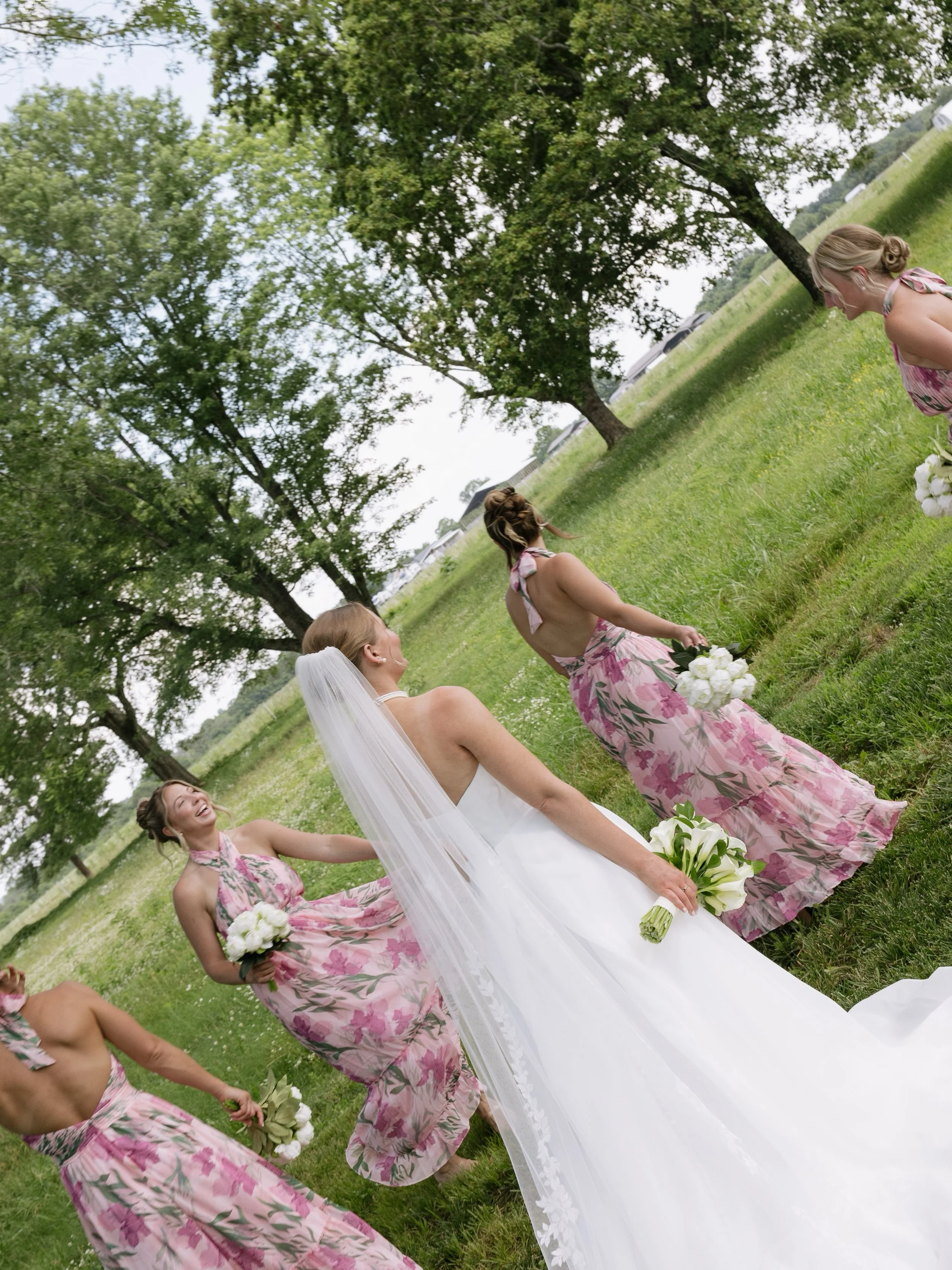 End of August 🪽🎀

✨ AWhiteWeddings is a Nashville wedding planner proudly serving couples across Middle Tennessee with full-service wedding planning, partial wedding planning, and day-of wedding coordination. From Nashville to Franklin, Brentwood, 