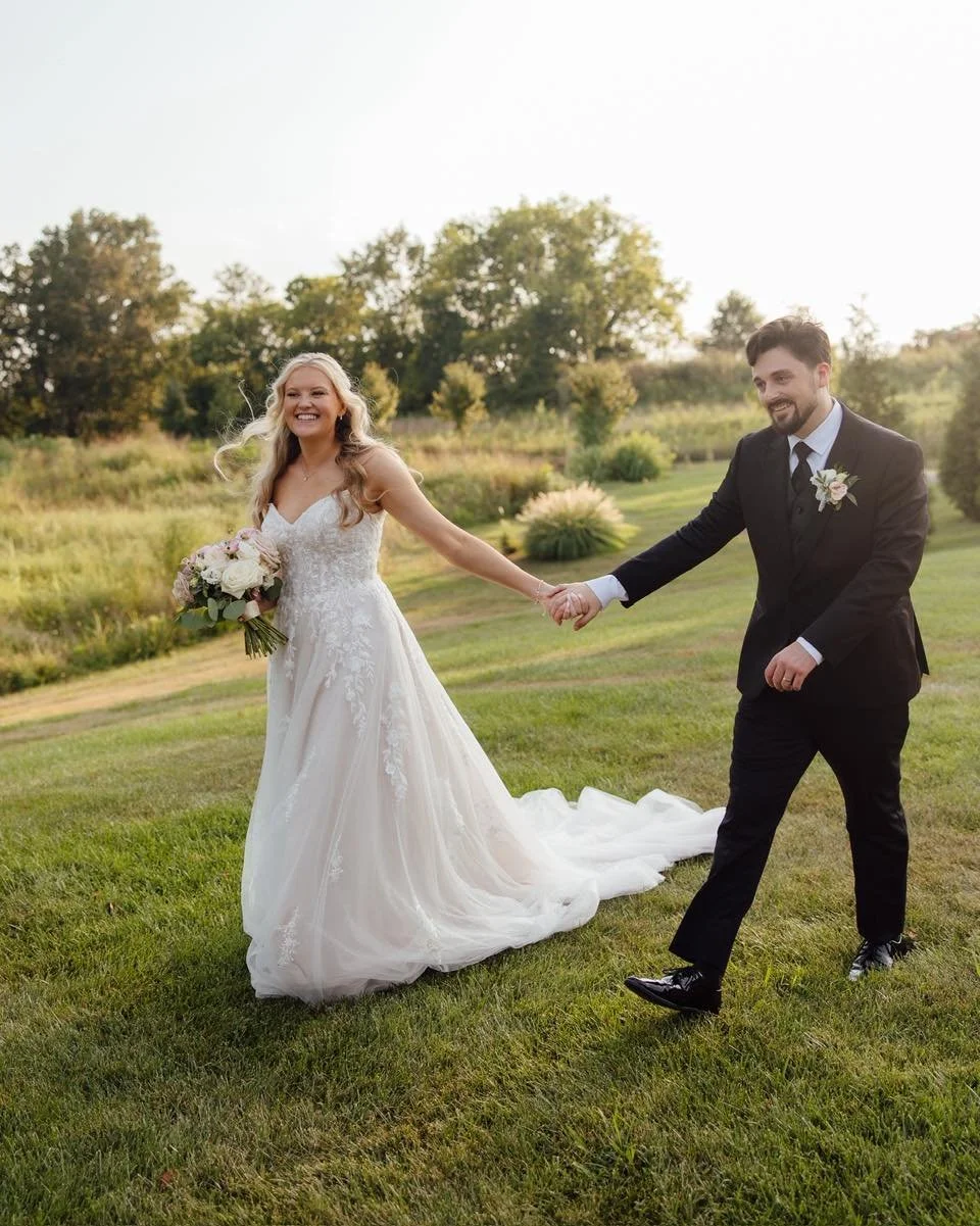 A moment wrapped in forever 

AWhiteWeddings is a Nashville wedding planner proudly serving couples across Middle Tennessee with full-service wedding planning, partial wedding planning, and day-of wedding coordination. From Nashville to Franklin, Bre