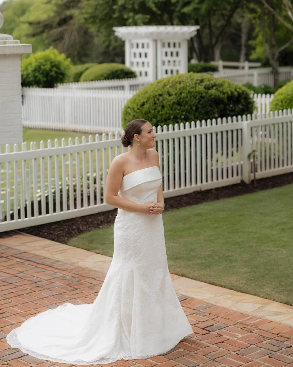A Wife. A Picket fence. Her Dream wedding. 🤍

AWhiteWeddings is a Nashville wedding planner proudly serving couples across Middle Tennessee with full-service wedding planning, partial wedding planning, and day-of wedding coordination. From Nashville