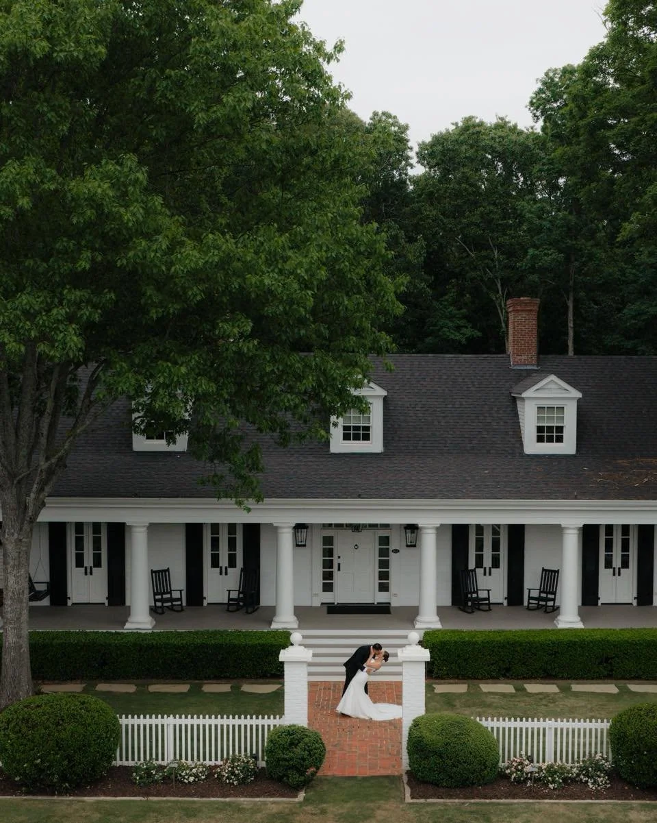 A perfect day! 

AWhiteWeddings is a Nashville wedding planner proudly serving couples across Middle Tennessee with full-service wedding planning, partial wedding planning, and day-of wedding coordination. From Nashville to Franklin, Brentwood, Murfr