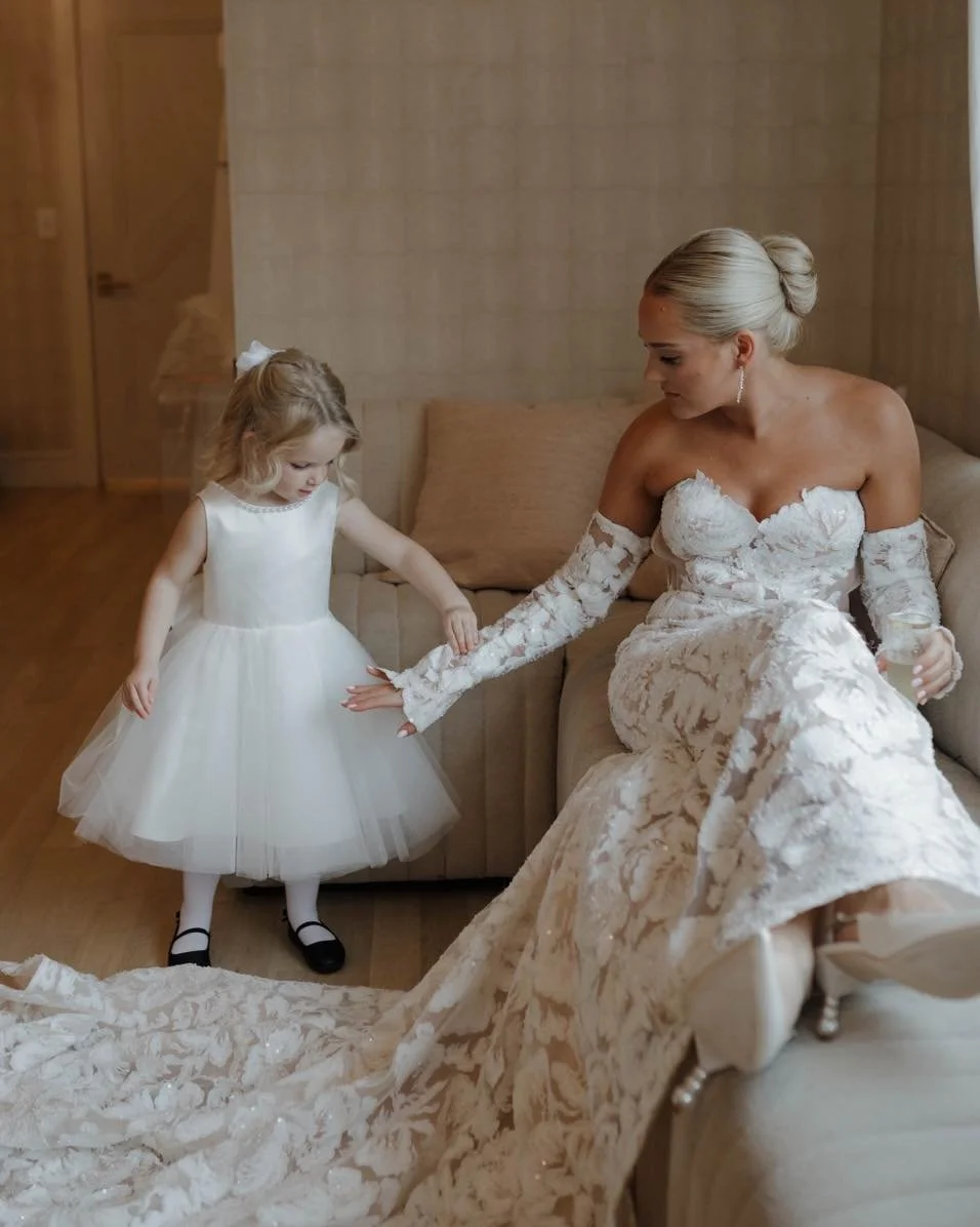 Some moments are better shared. 

AWhiteWeddings is a Nashville wedding planner proudly serving couples across Middle Tennessee with full-service wedding planning, partial wedding planning, and day-of wedding coordination. From Nashville to Franklin,