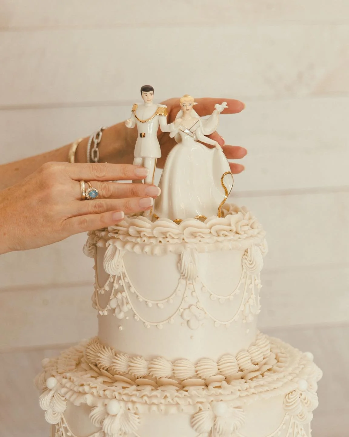 So this is LOVE&hellip; 

AWhiteWeddings is a Nashville wedding planner proudly serving couples across Middle Tennessee with full-service wedding planning, partial wedding planning, and day-of wedding coordination. From Nashville to Franklin, Brentwo