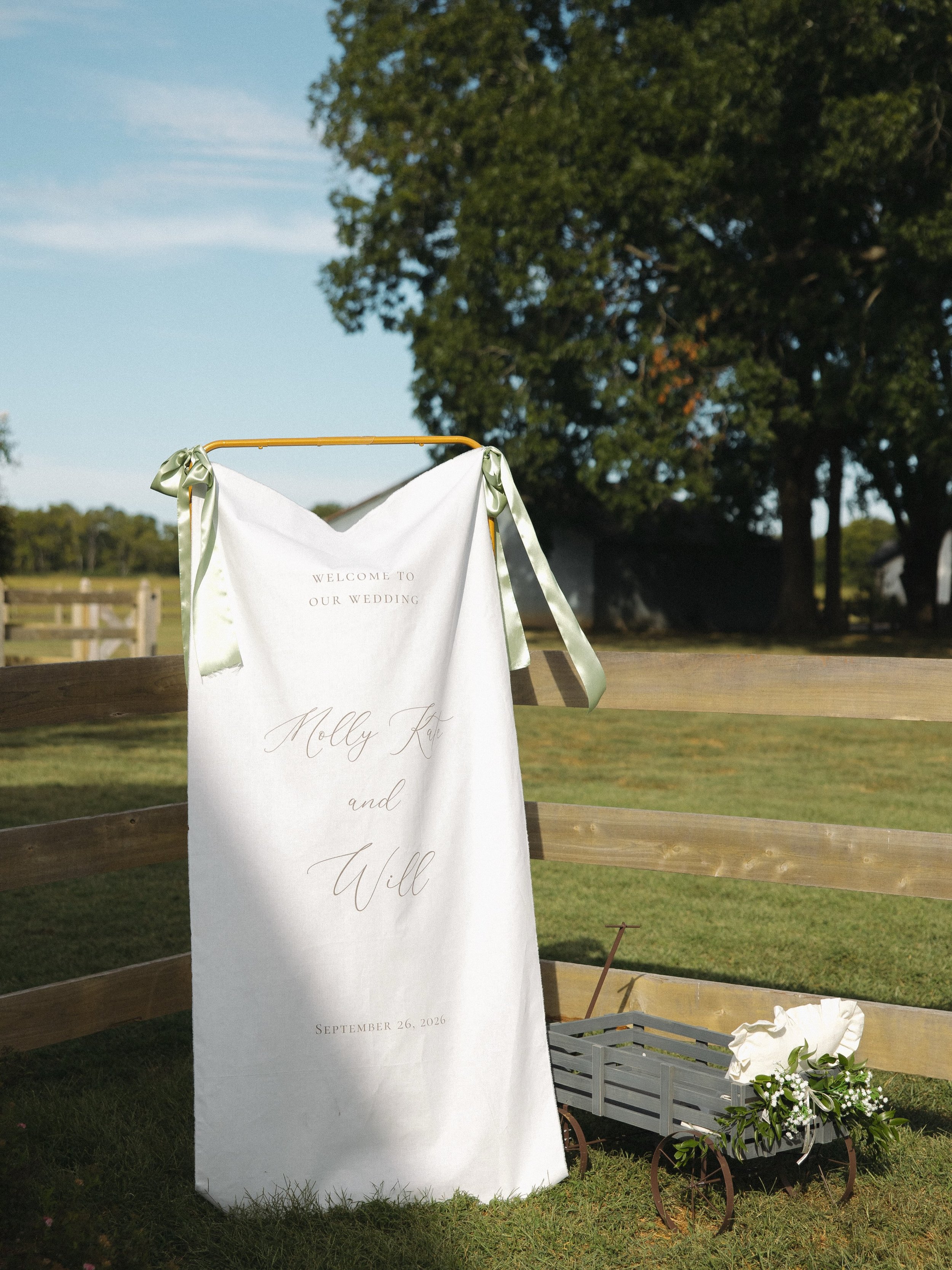 Magical close ups

AWhiteWeddings is a Nashville wedding planner proudly serving couples across Middle Tennessee with full-service wedding planning, partial wedding planning, and day-of wedding coordination. From Nashville to Franklin, Brentwood, Mur