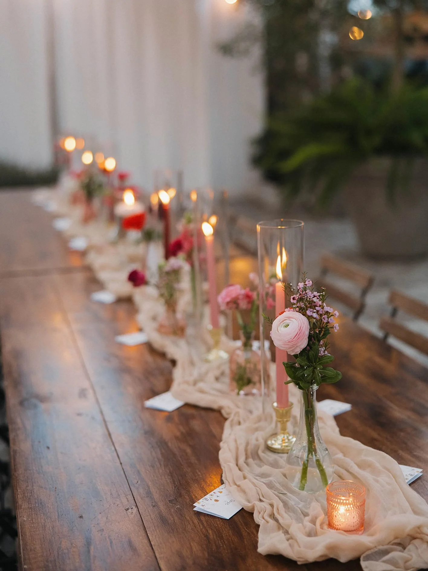 Tablescape for the colorful bride. 💐💞💖

Wedding Planner: @awhiteweddings 
Photographer: @nataliecookweeksphoto 
Cinema: @johnmyersphotography 
Catering: @wildberry_catering 
Florals: @poshfloralsbynep 
Wedding Dress: @oliazavozina 
Beauty: @krismi