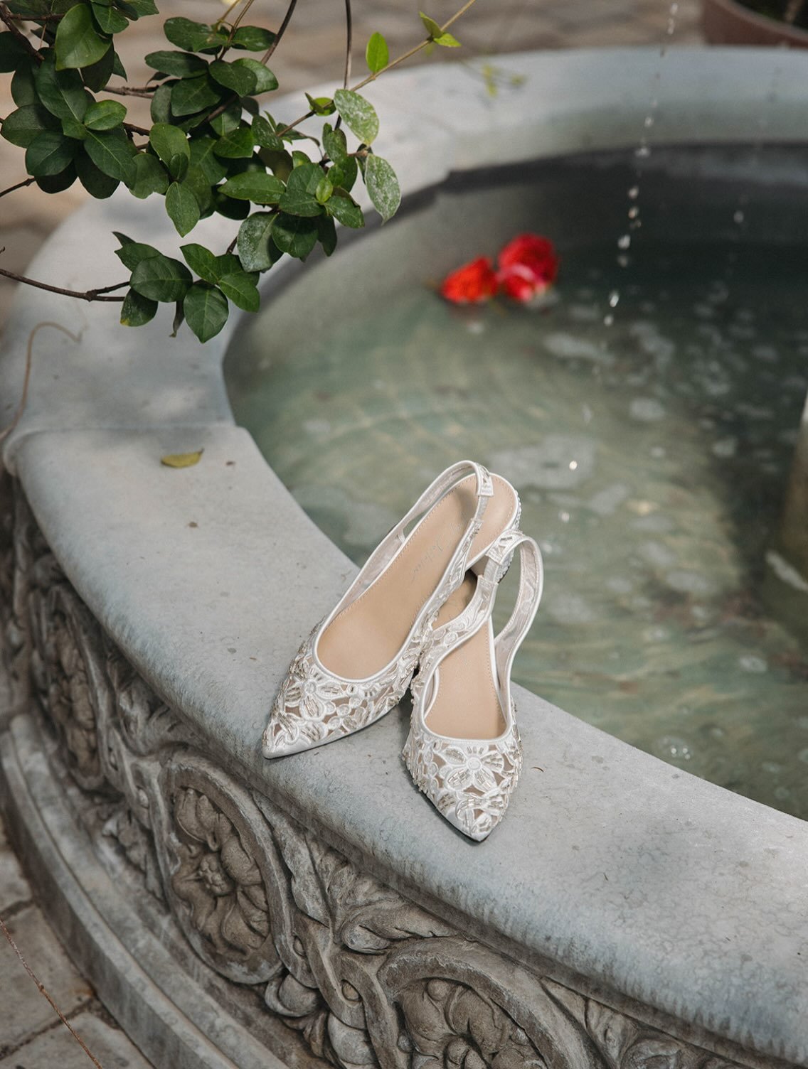 Every girls needs her Cinderella moment 🦢💍 

AWhiteWeddings is a Nashville wedding planner proudly serving couples across Middle Tennessee with full-service wedding planning, partial wedding planning, and day-of wedding coordination. From Nashville