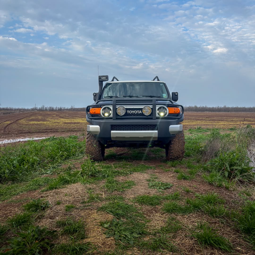 Installed the FJ Cruiser Baja Designs LP6 DOT Headlight &amp; Bracket Combo from The Bracket Boyz.
#fjcruisernation #fjcruiserforums #fjcruiser #toyota #bajadesigns #dotlp6 #lp6 #williamwise #liveadventureexplore