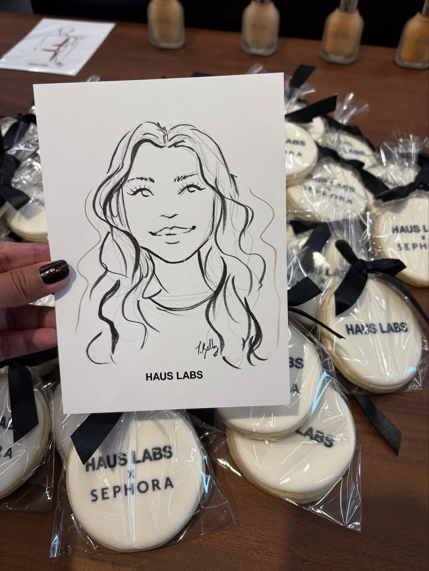 Thrilled to have assisted @creatingwithjade at this amazing event! Creating fashion illustrations and beauty portraits for @hauslabs at @sephora 
.
.
.

#fashionillustrator #fashionillustration #livesketching #hauslabs #sephora #beautyportrait
