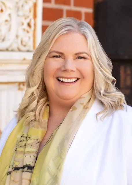 headshot of Portland Oregon interior designer Jennifer Myers Oregon Coast Interiors