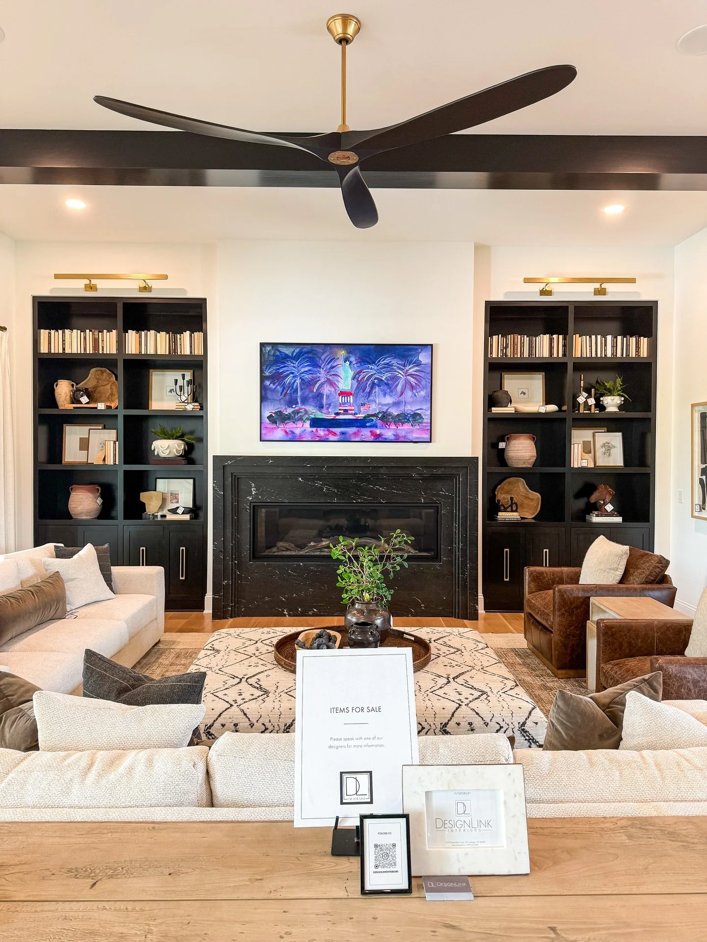 Join us TOMORROW for the Tour of the Homes - and shop too! 🤎 
We cannot wait to share a look into this home tomorrow. For the first time ever, select art pieces and accessories will for sale throughout the home!
Design: @designlinkinteriors 
Build