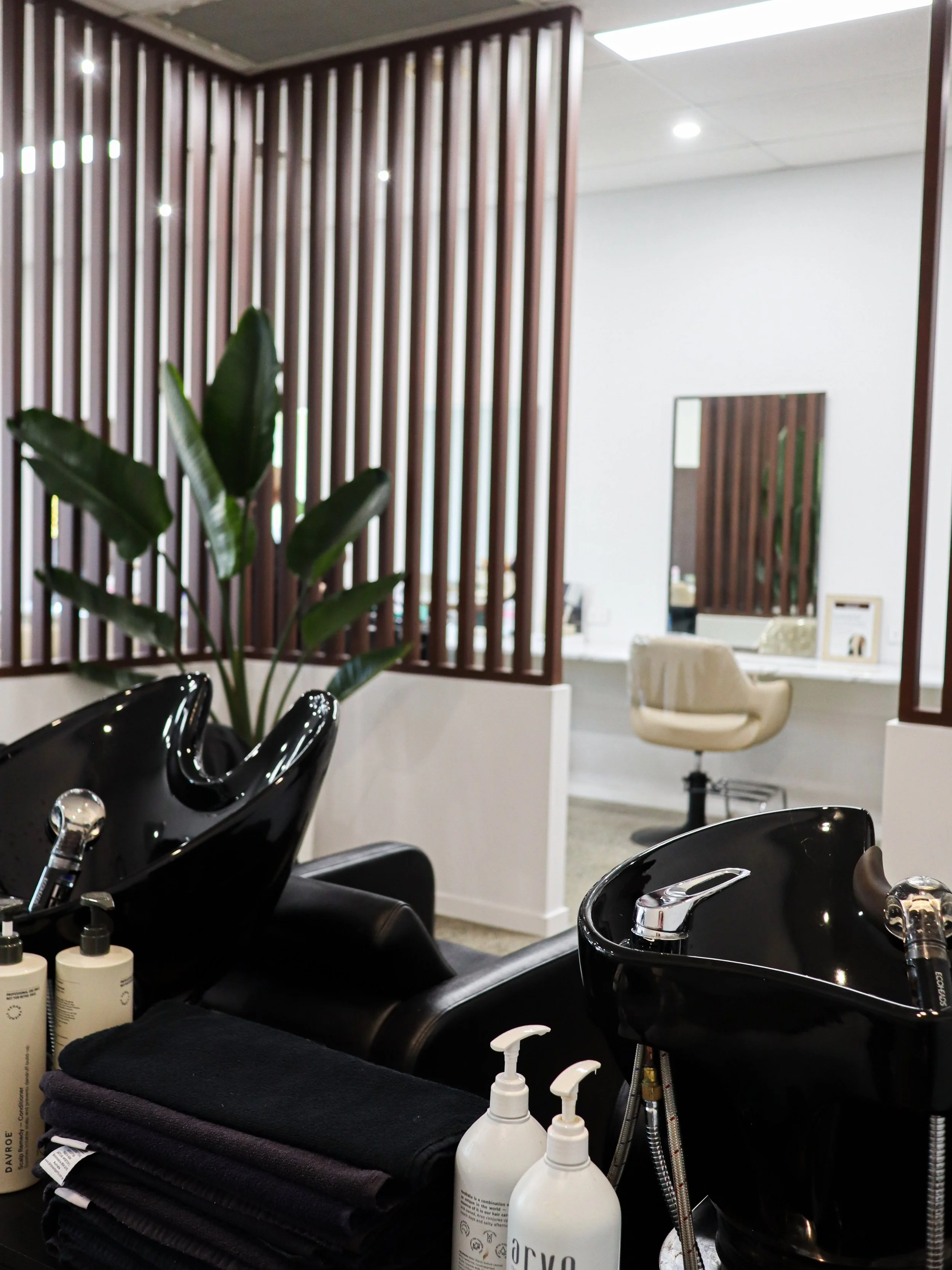 Behind every dreamy space is a team who made it happen, and ours did it in a WEEKEND 🥹

To the tradies who transformed our Carrara salon over 3 days, thank you. The speed, the care and the attention to detail blew us away 

We wanted our basin area 