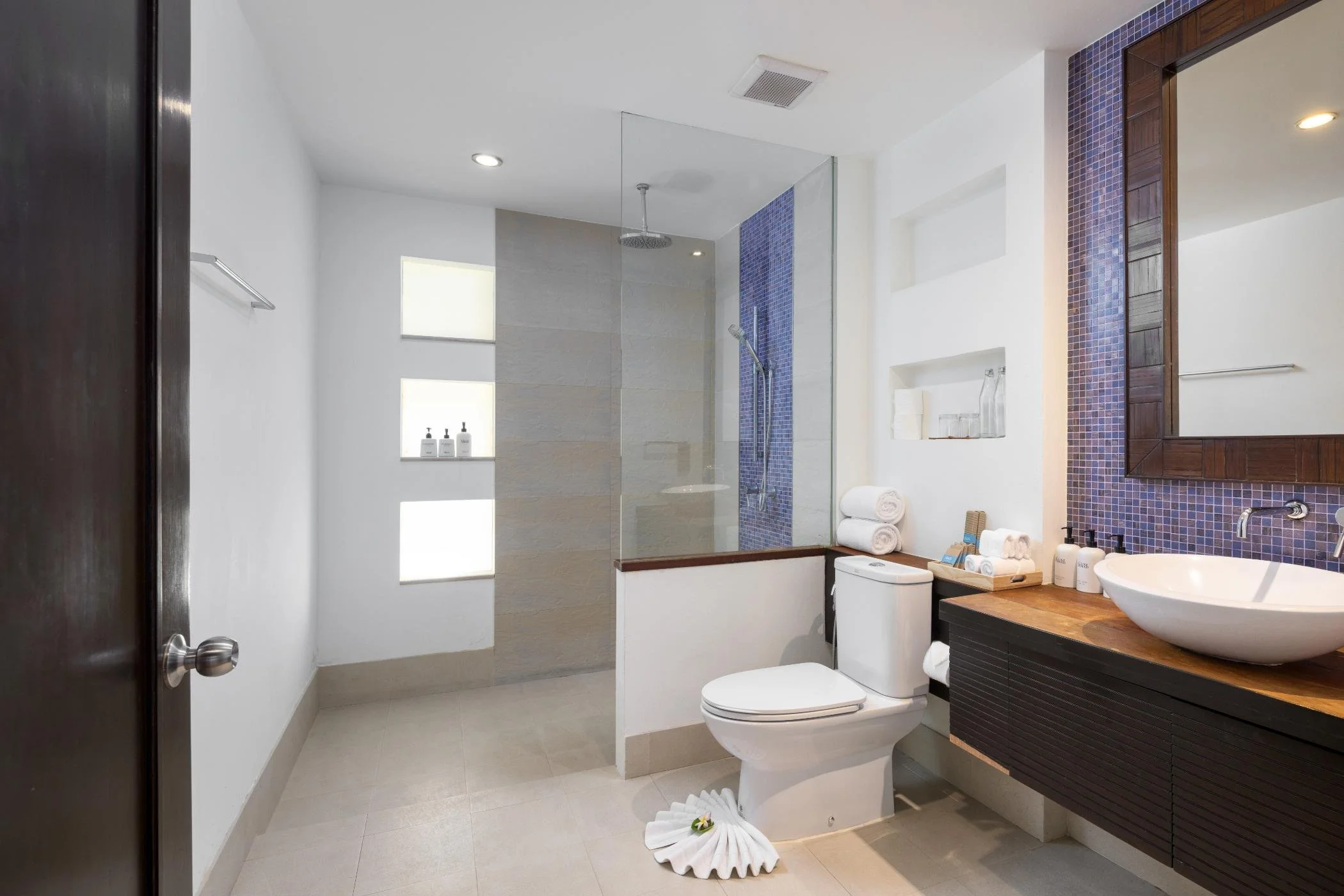 BaanFeungFah_16_Bathroom3.jpg