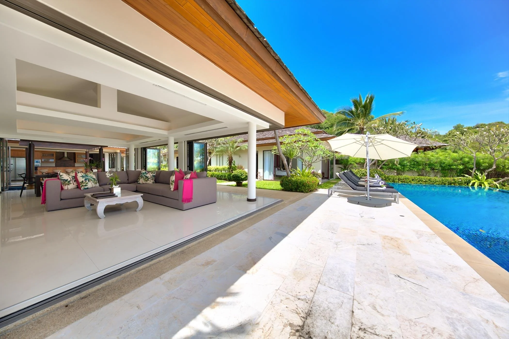 BaanFeungFah_05_PoolDeck.jpg