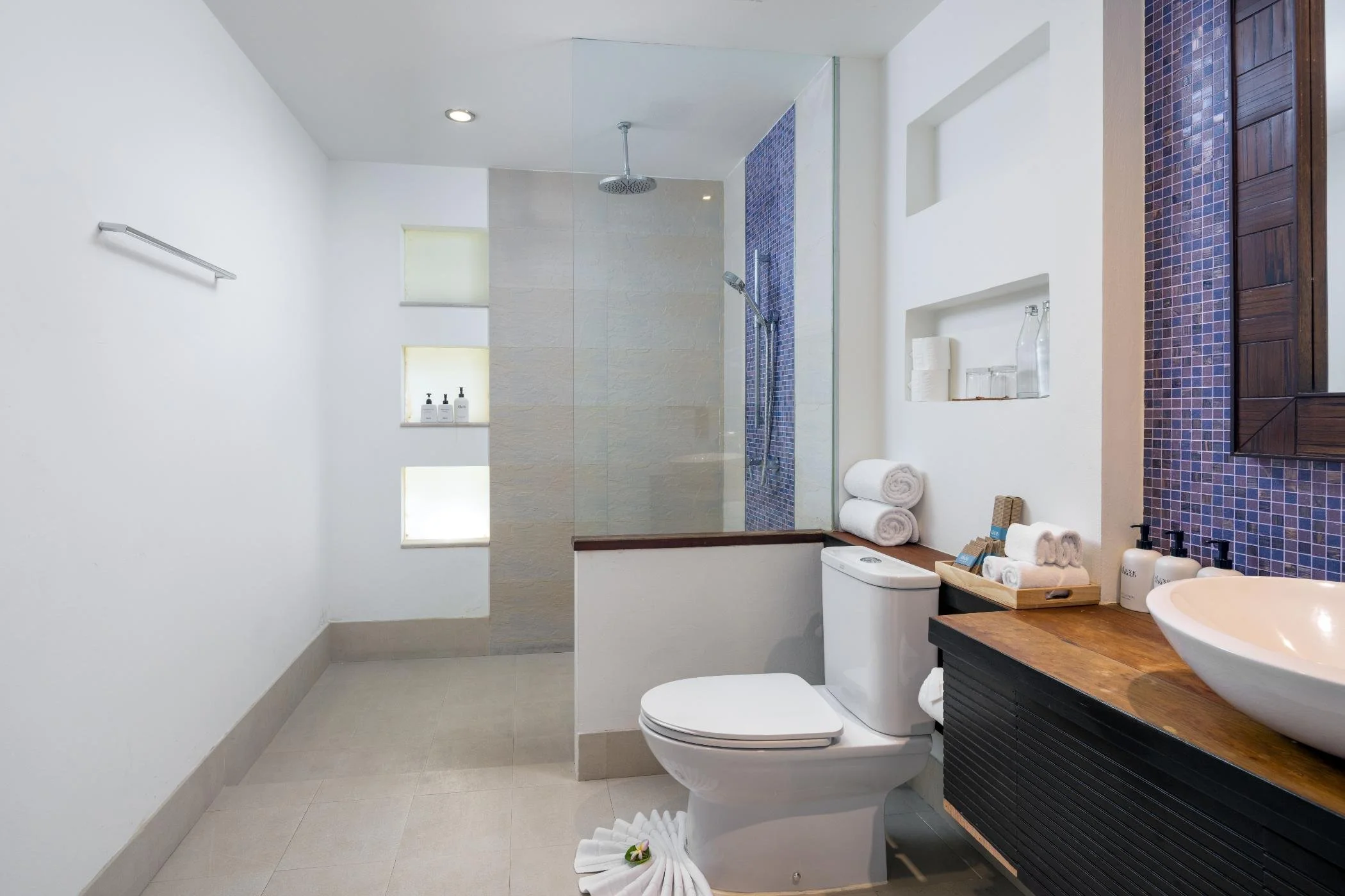 BaanFeungFah_17_Bathroom3.jpg