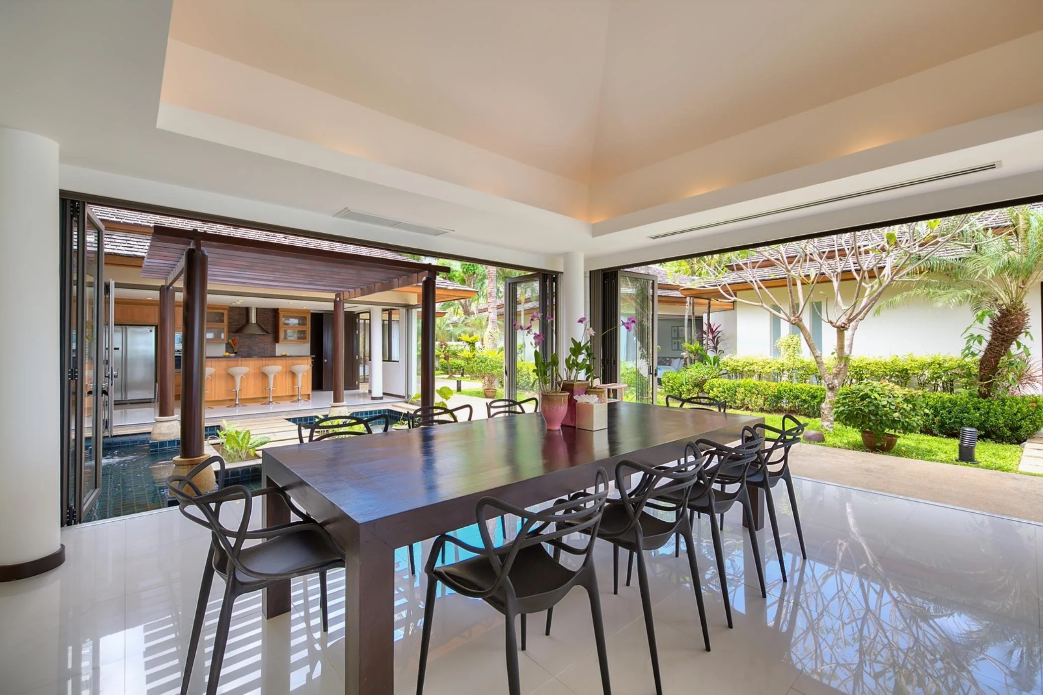 BaanFeungFah_19_DiningArea.jpg