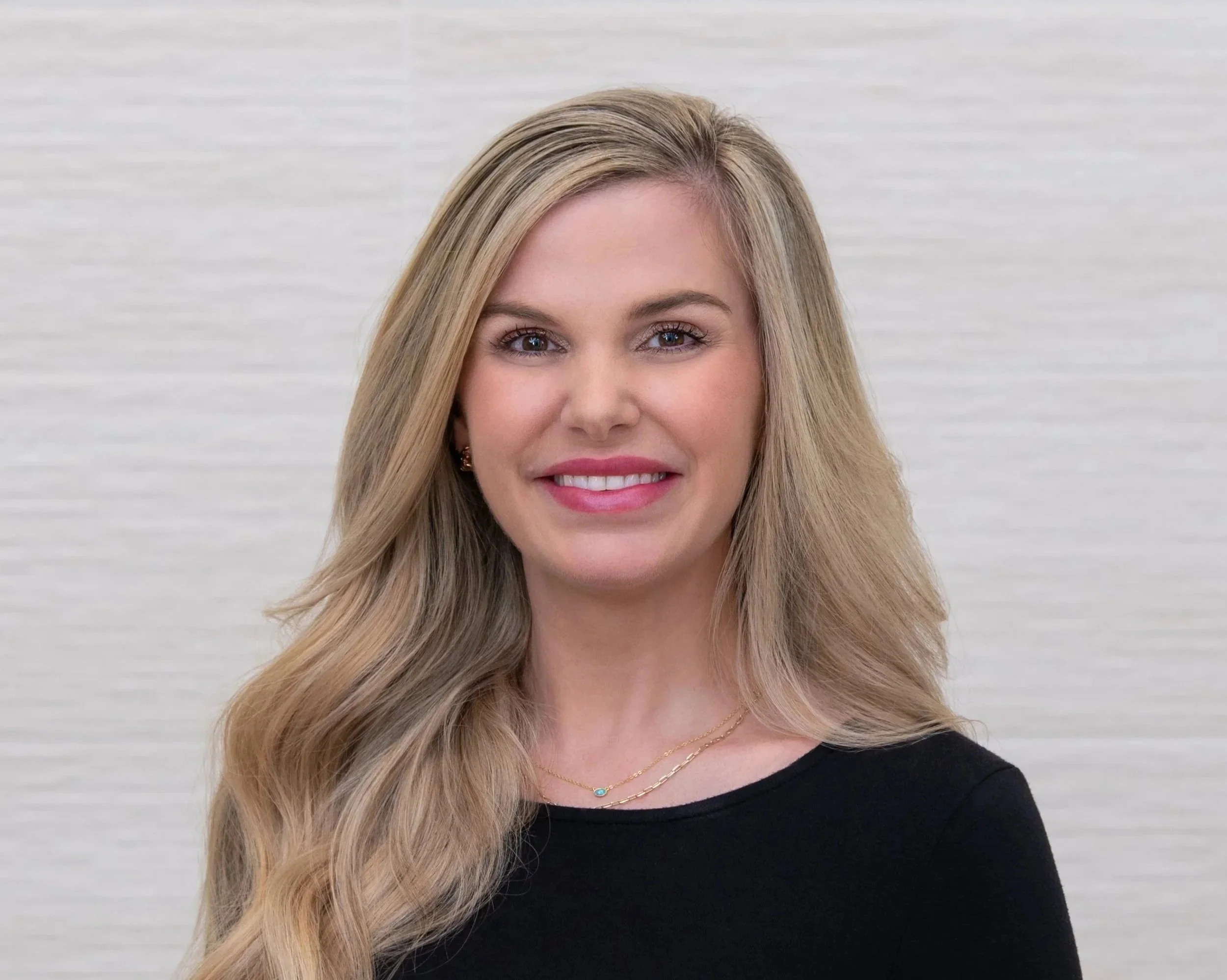 Dr. Analise Anderson is a board-certified plastic surgeon specializing in aesthetic and reconstructive surgery of the face, breast, and body. She completed medical school at Vanderbilt University and an elite plastic surgery residency at Duke Univers
