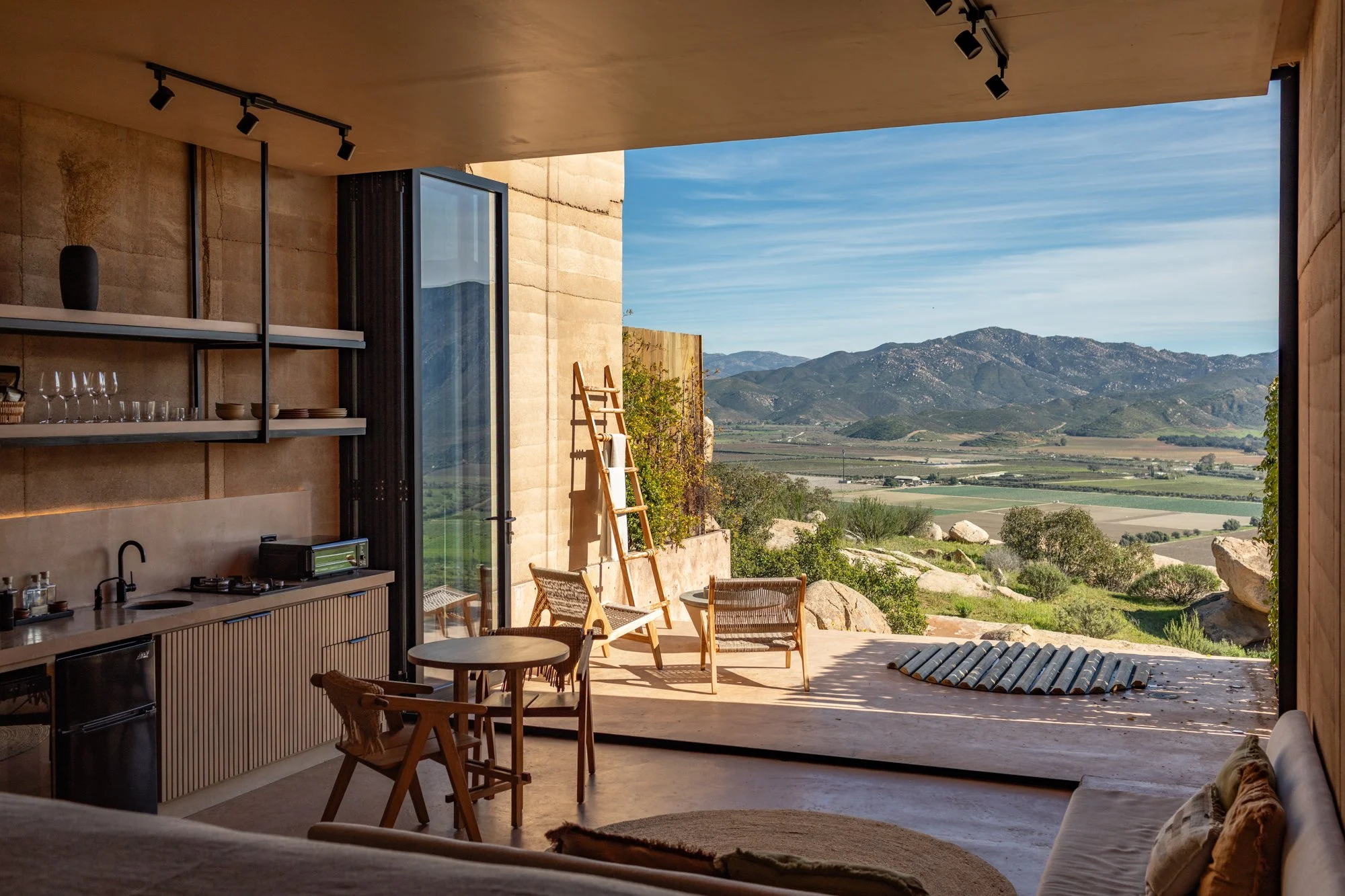 MIRA Earth Studios - Via De Guadelupe, Mexico