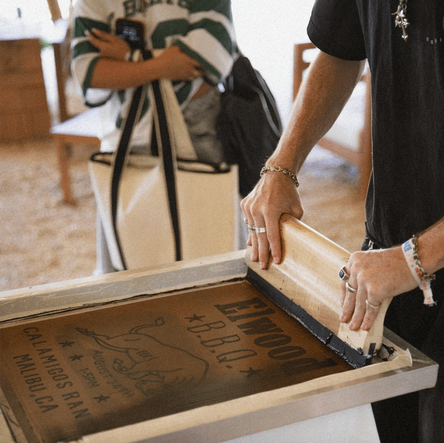 elwood clothing live screen printing