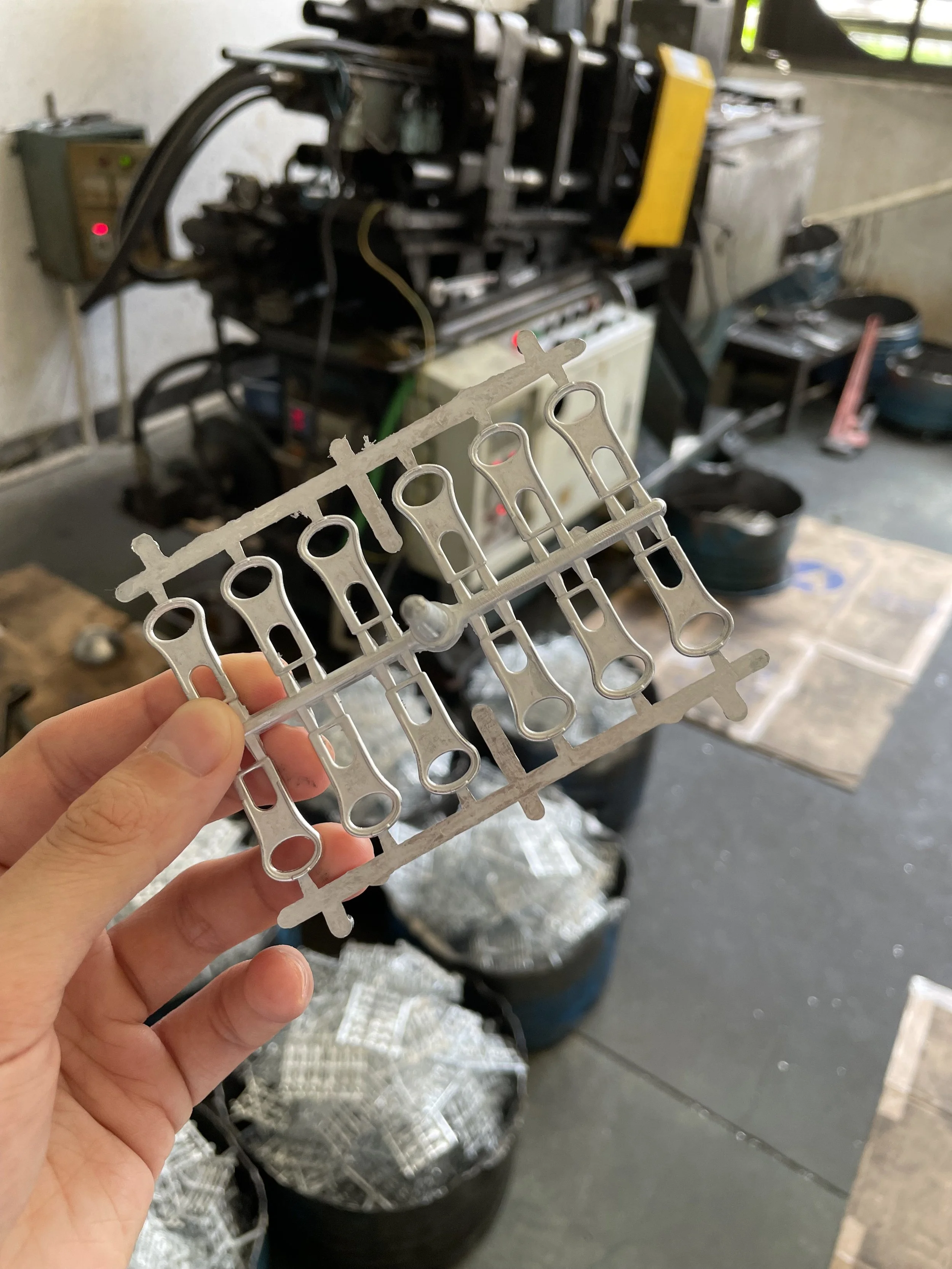 Zipper Metal Puller Injection Moulding