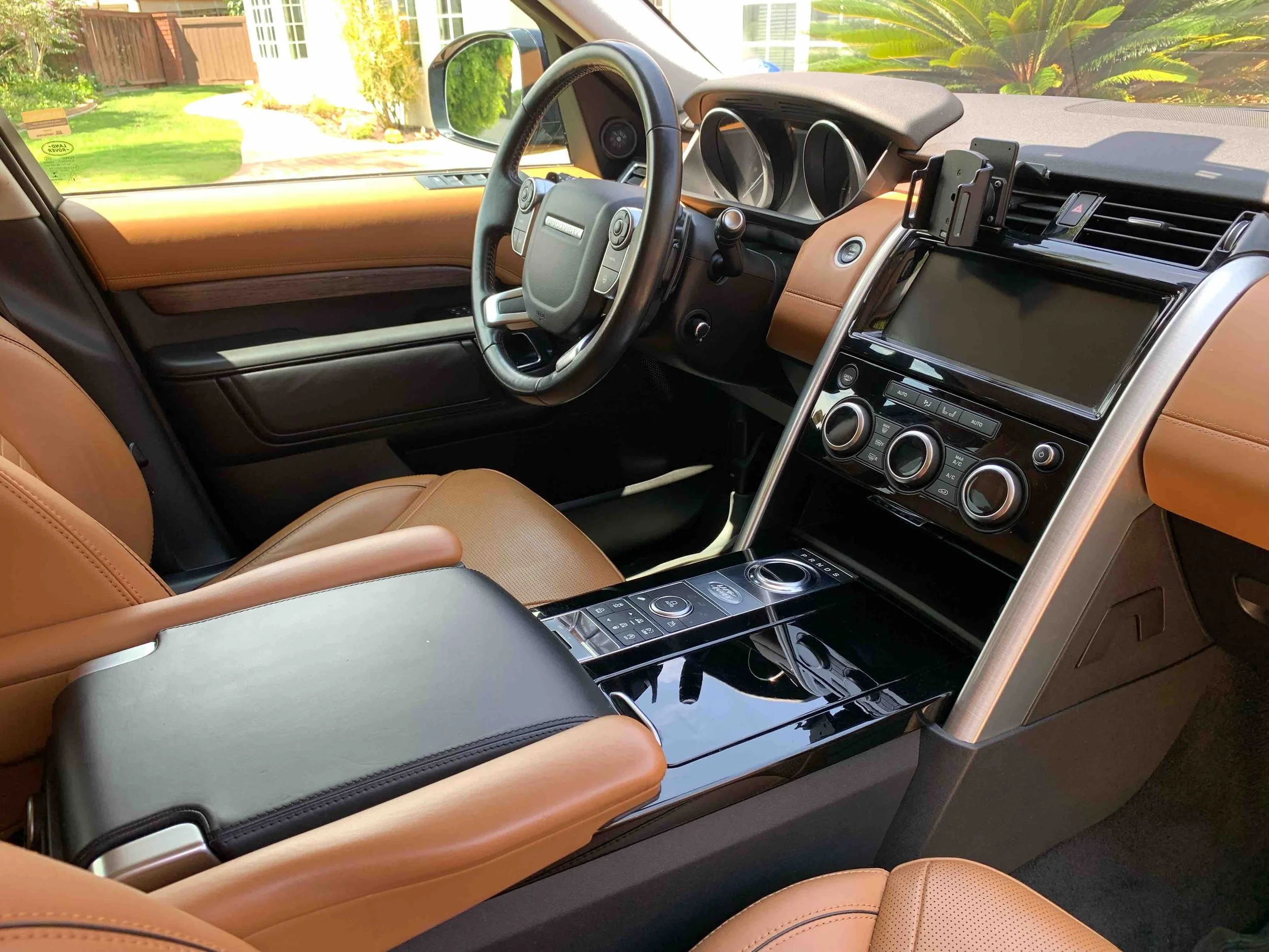 Land Rover Discovery Interior Detail .jpg