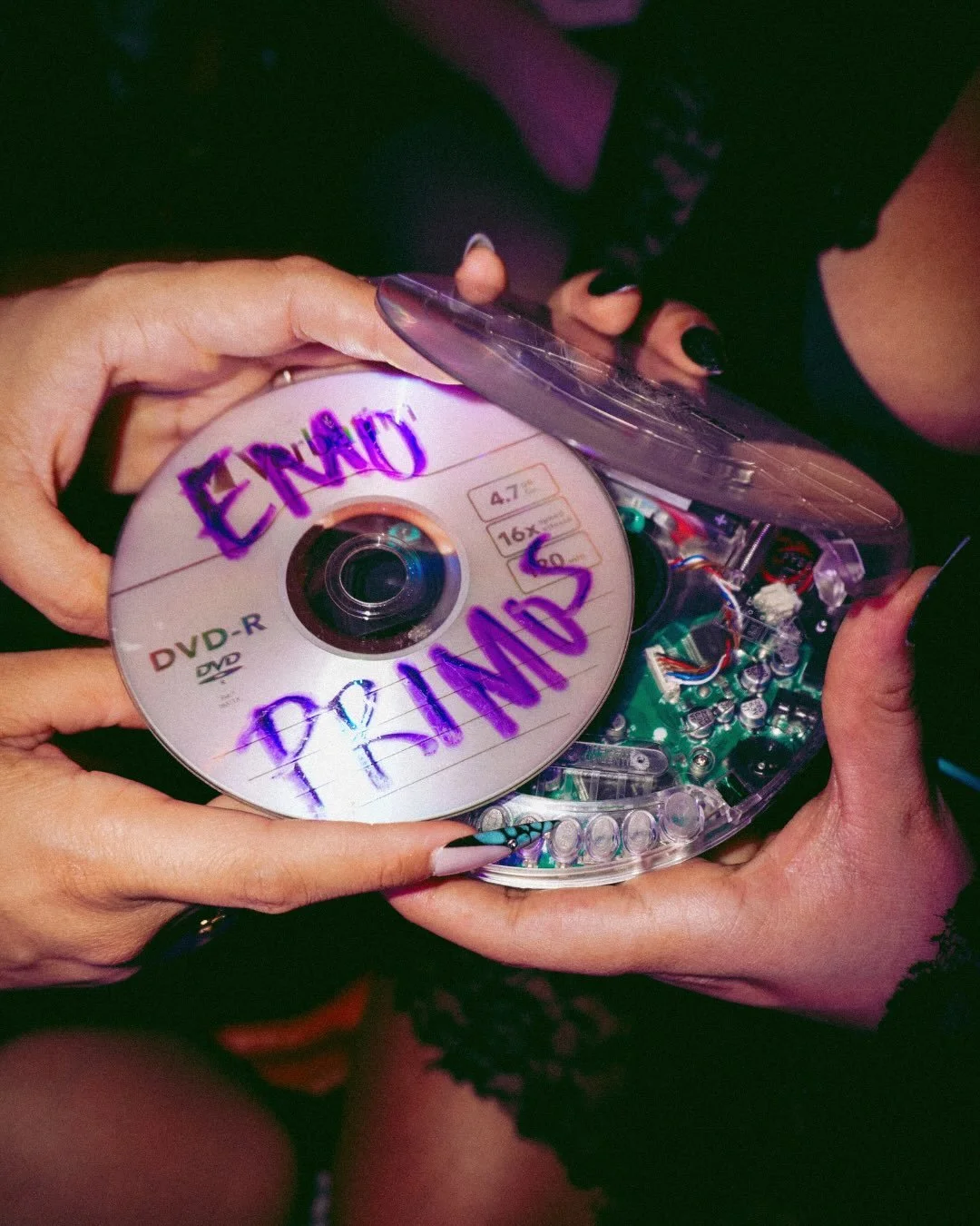 Turn it up! 🎧 The official Emo Primos playlist is live! From classic emo anthems to Alt-Mexican rock, we&rsquo;ve curated all the tracks to get you and your primos ready for the pit on October 10th! Queue it up, stream it loud, and get ready to scre