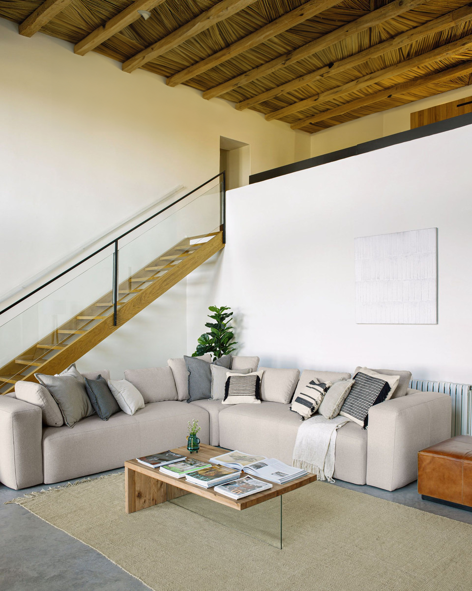 sofa stairs ceiling.png