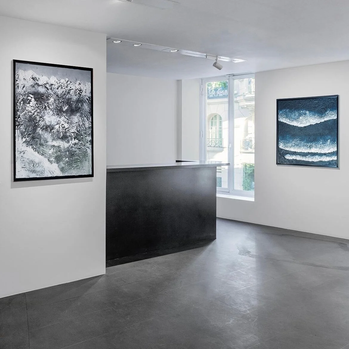 Left : Mountains 🏔️
80 x 60 cm
Acrylique, pl&acirc;tre et sable sur toile 

Right : Waves N&bull;11 🌊 
Acrylique et sable sur toile 

#paint #painting #art #artist #artoftheday #art #artgallery #galeriedart #frenchartist
