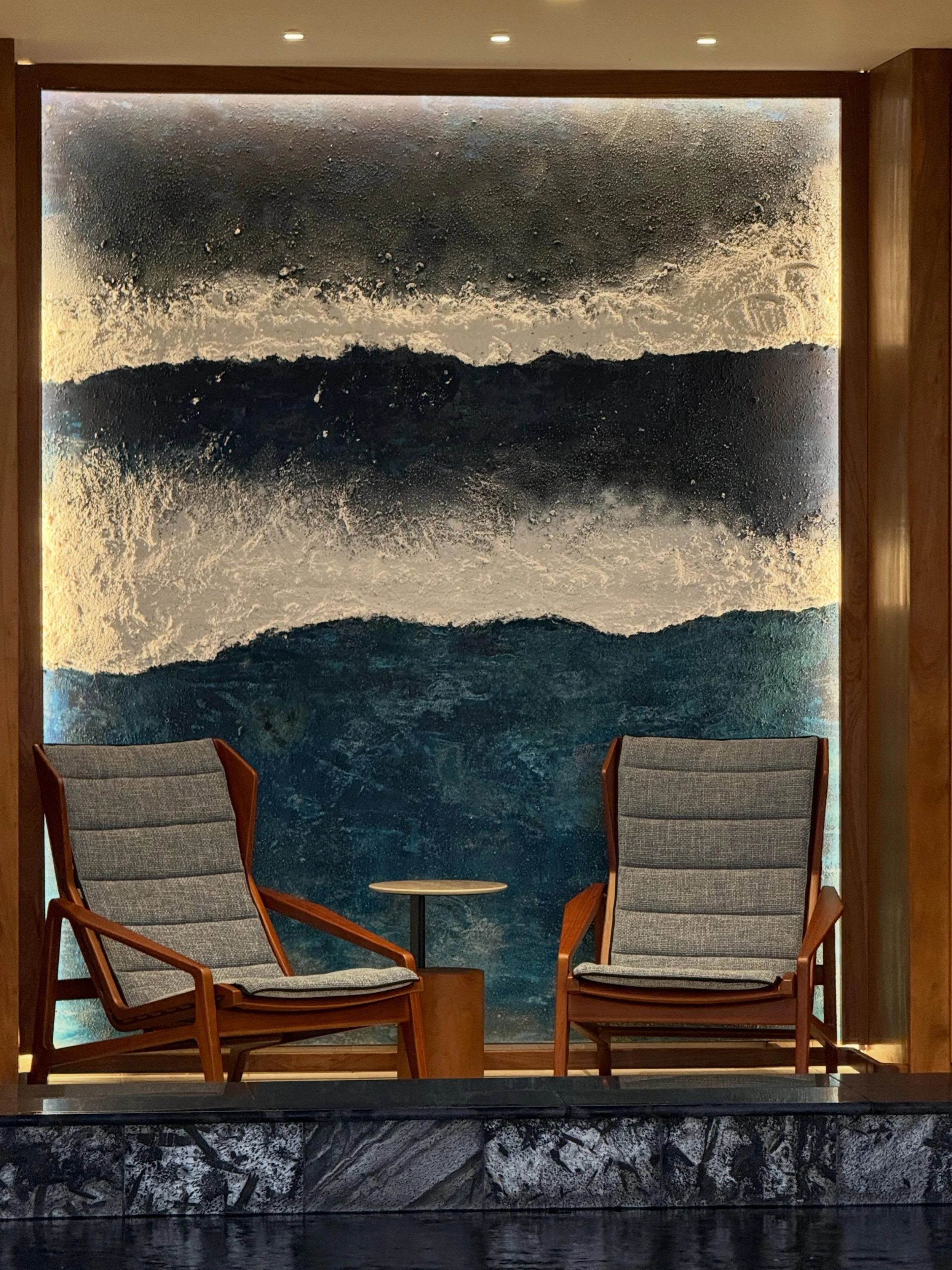 Mur &laquo;&nbsp;Waves&nbsp;&raquo; sur mesure, Acrylique et sable sur panneaux contre plaqu&eacute; marine

#wavespainting #designinteriors #interiorpainting #acryliquepainting
