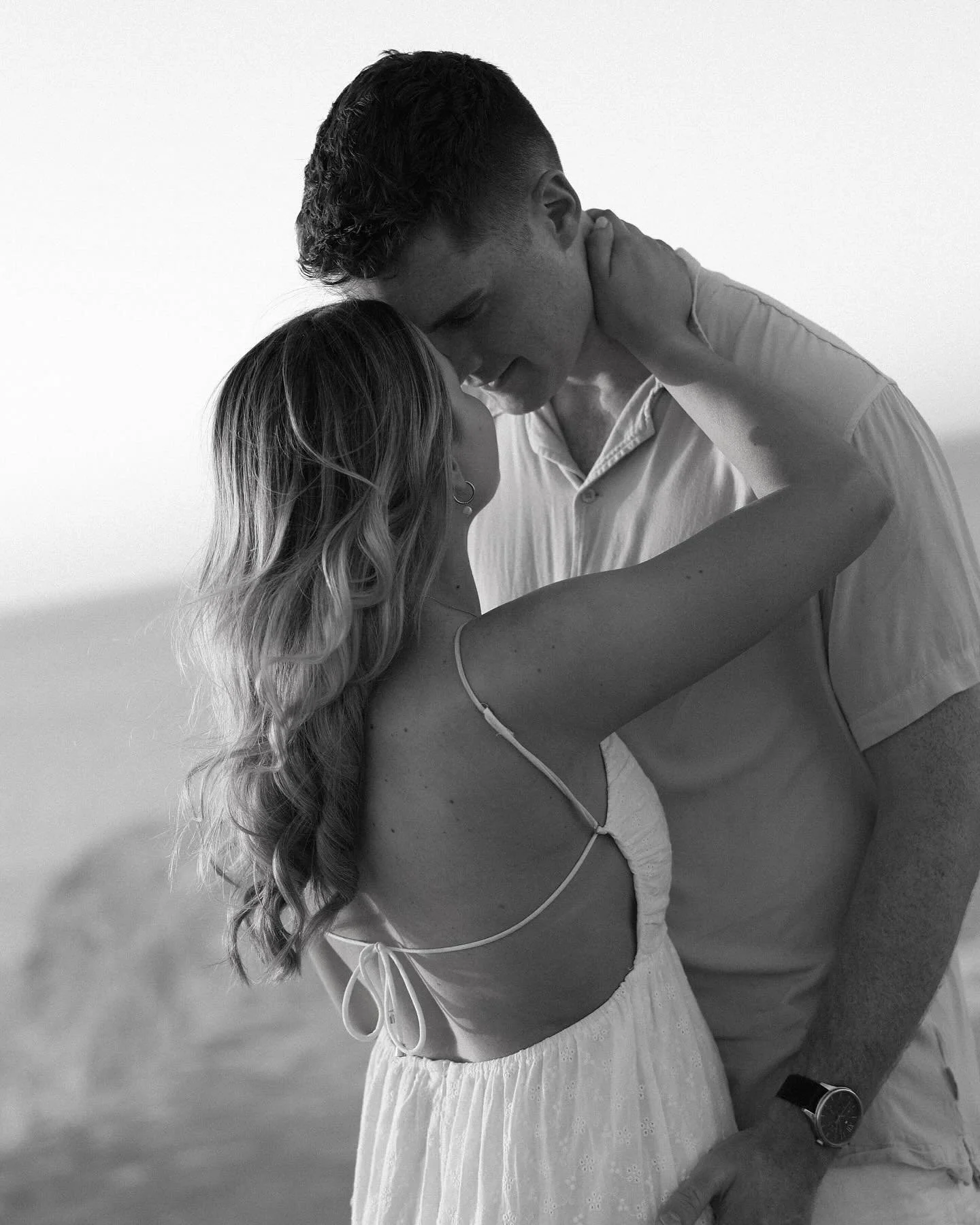 Throwing it back to this dream engagement shoot 💌 
.
.
.
.
.
#engagement #engagementshoot #engagementphotography #engagementring #engaged #engagementphotoshoots #engagementphotographer #engagementphoto #adelaidephotography #weddingphotographer #suns
