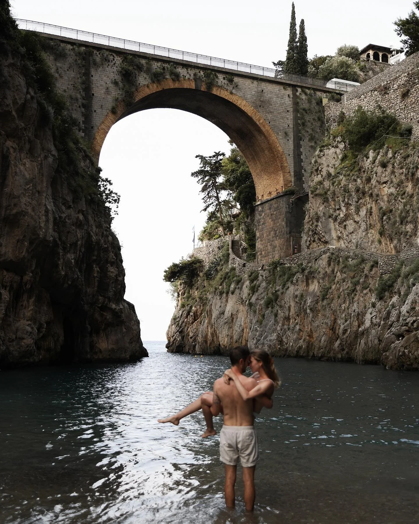 The urge to book a flight to Europe is real, so instead decided to look at old photos which is just making us want to book a trip more 🌞🍝🗺️🍋🛵
.
.
.
.
.
#europe #europesummer #summer #uk #europevibes #traveleurope #travelling #coupletravel #italy