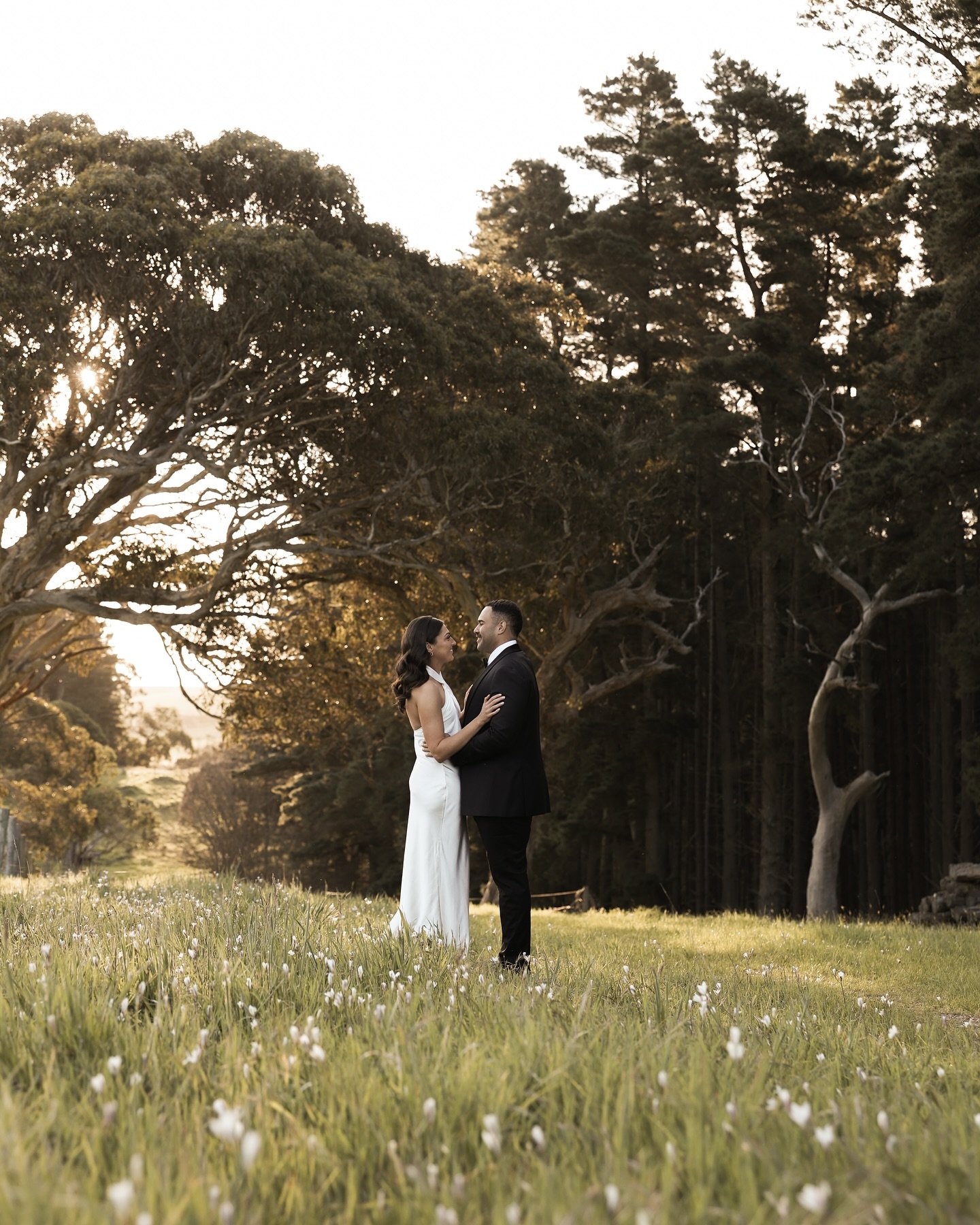 A year since this sweet elopement on a gorgeous spring afternoon 
.
Photography: @tuwy_media 
Location: @yohodelamere 
Celebrant: @ceremoniesbykatie 
@amy.smiith @shmiddy_