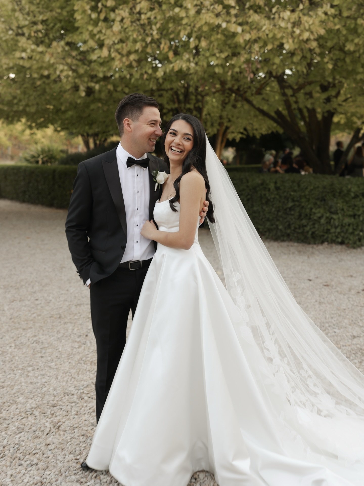 Elise &amp; Russell 

Photography: @tuwy_media 
Videography: @tuwy_media 
Venue: @goldingwines_weddings 
Flowers: @floral.eden 
Hair: @chelsealouise.hair 
Makeup: @_alisha_makeup 
Dress: @tasminjadecouture 
Music: @entertainmentadelaide 
@elisemhill_
