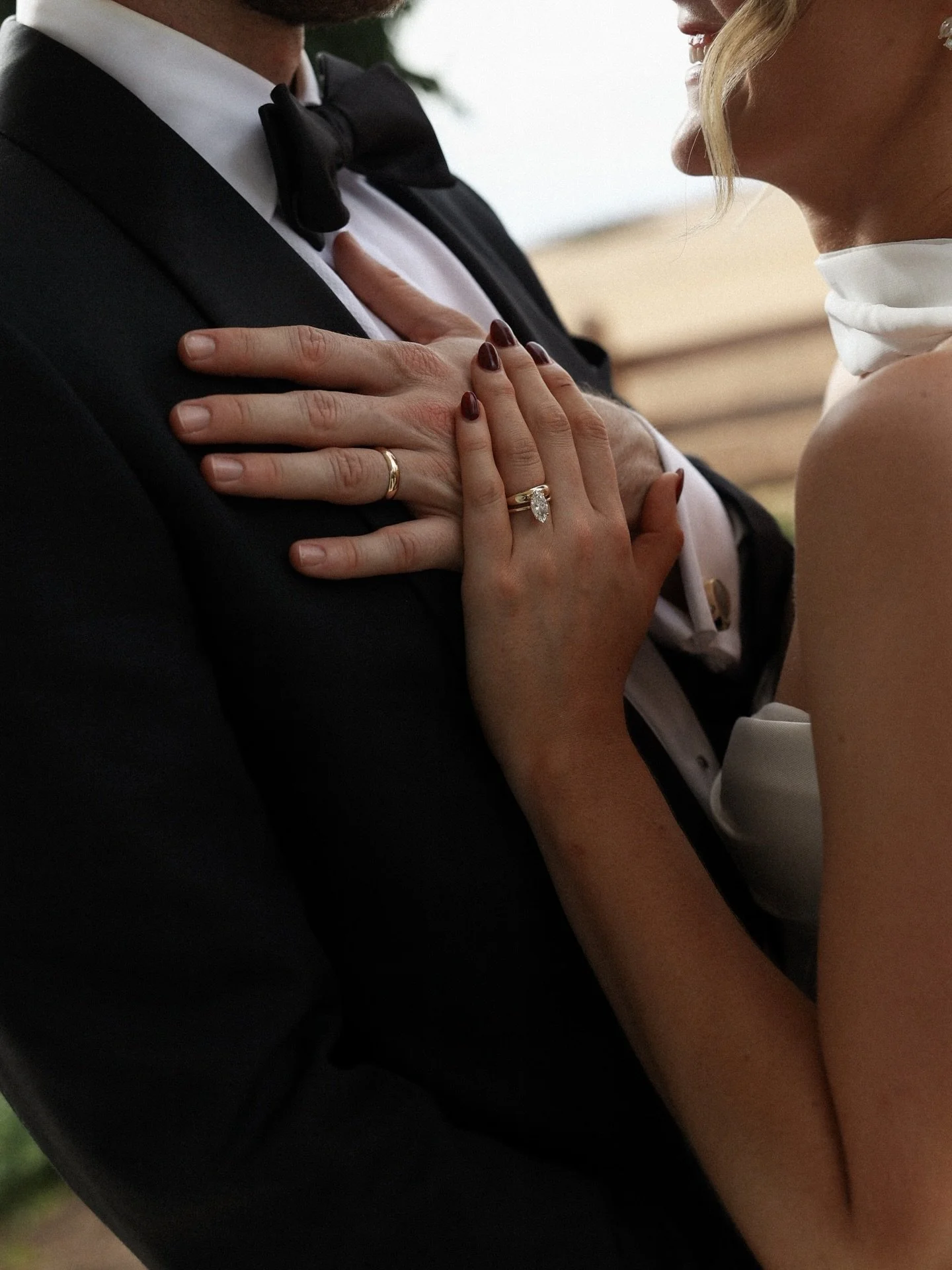 Olivia &amp; Tom 
.
Photography: @tuwy_media 
Videography: @tuwy_media 
Venue: @thebarns.freeling 
Celebrant: @marriedbycarly_ 
Dj: @zack_papalia 
Flowers: @bigskyflowerfarm.sa 
Hair: @hairbymonadl 
Makeup: @lilymaemua 
Dress: @maison.oui 
Suit: @osc