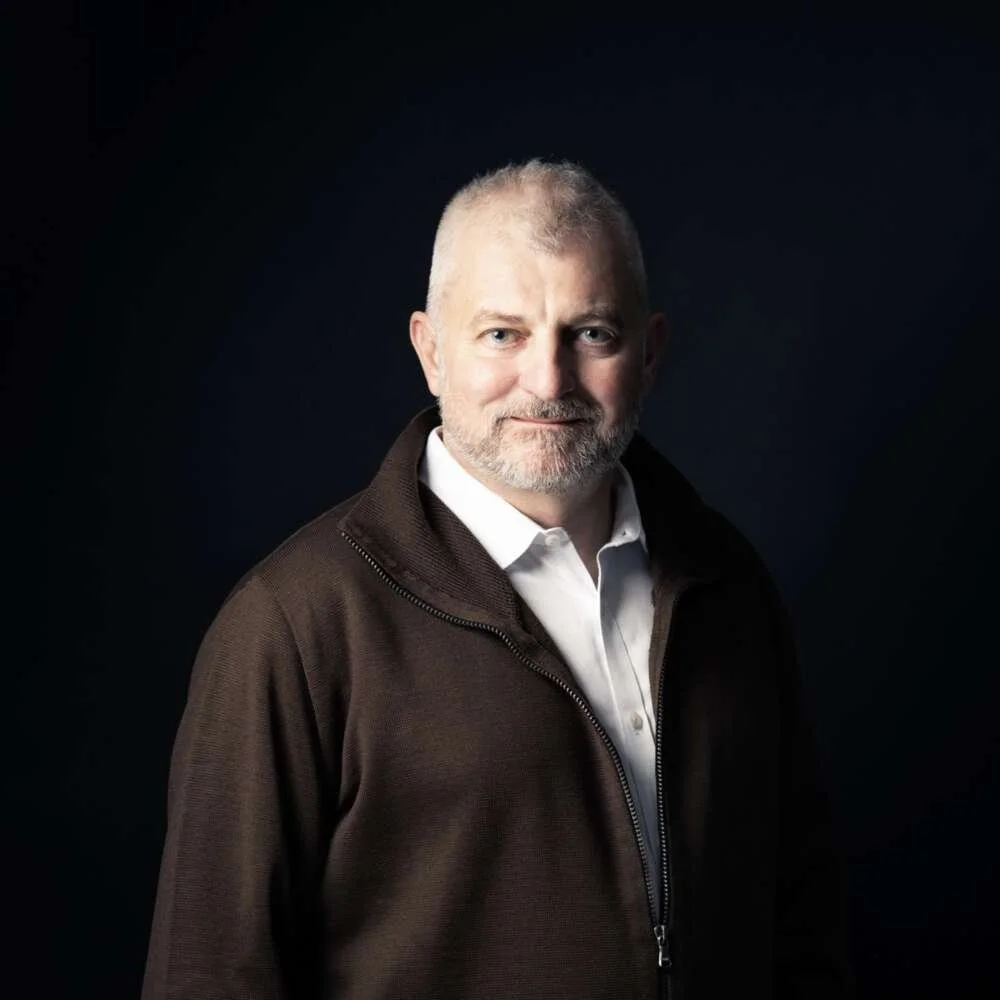 Dr. Andrej Vckovski