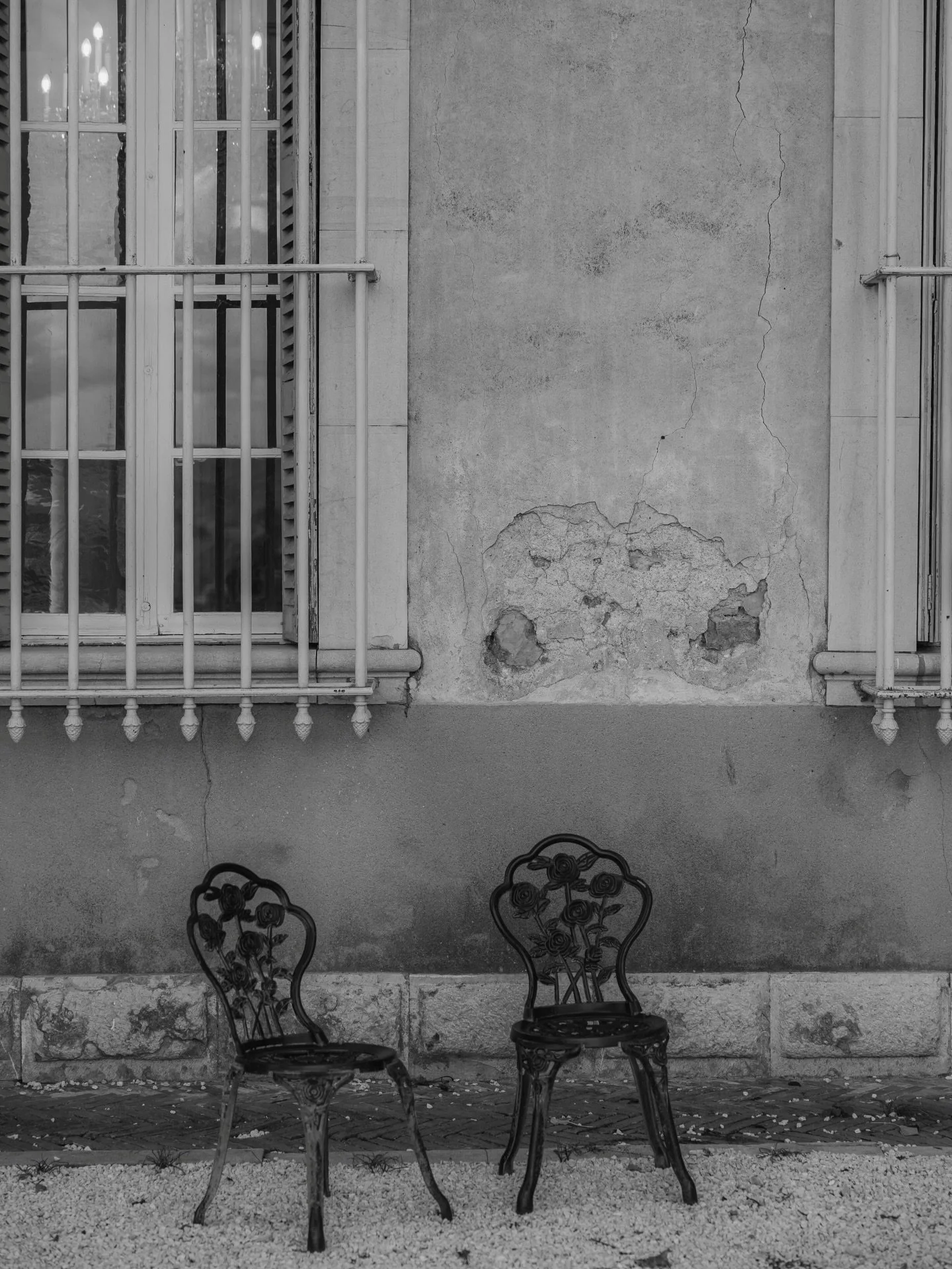 Two chairs.
Side by side.
But no one sitting.

It instantly made me think of Bad Bunny&rsquo;s DTMF.
That raw tension. That feeling of waiting. Wanting. Almost.

The album carries this energy - like something is about to happen, but hasn&rsquo;t yet.