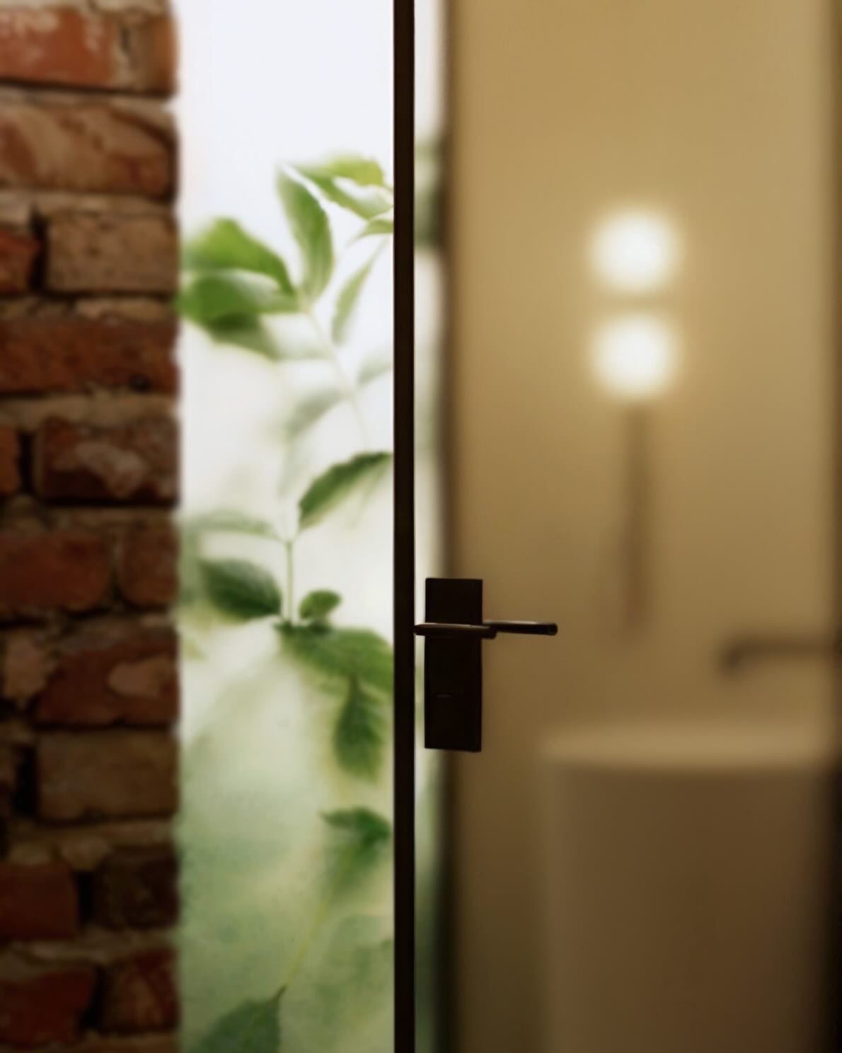 In the bathroom, the lack of windows was addressed by transforming a necessary system access panel into an illuminated &ldquo;window&rdquo; of frosted glass, bringing a touch of mimicked daylight into the space. 

#nnftmteam #interiordesign #design #