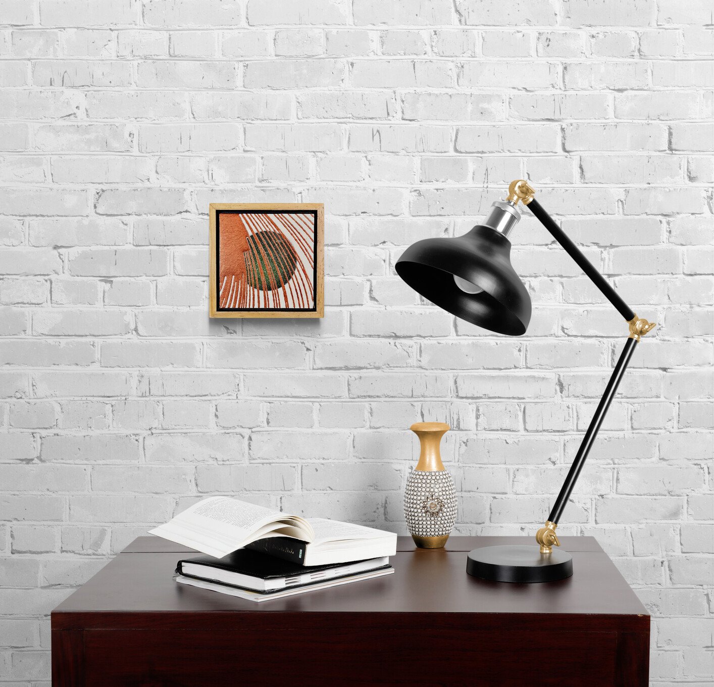 Small_desk_with_black_lamp.jpg