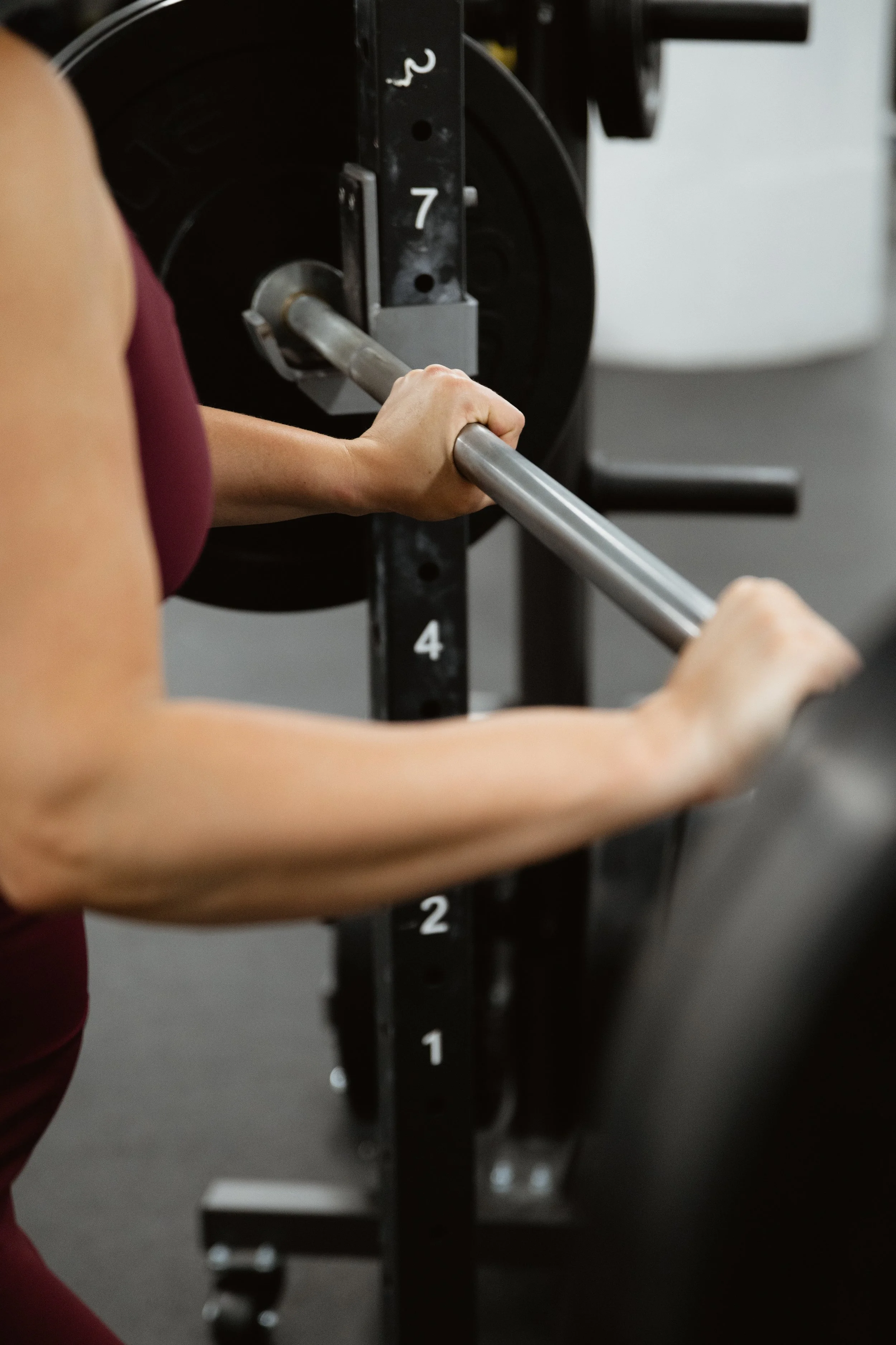 Hands grabbing a barbell.