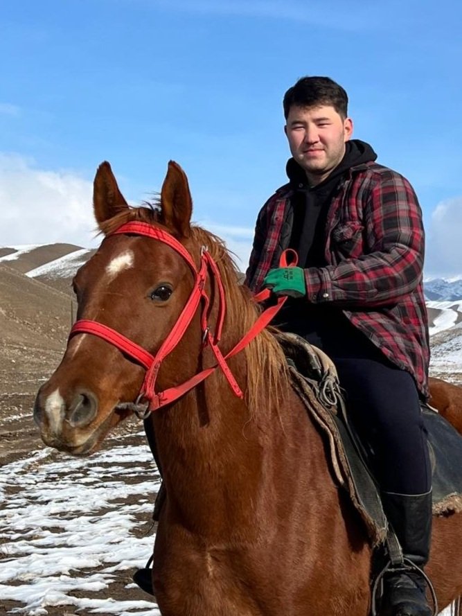 Yryskeldi Kuldanbaev, vétérinaire