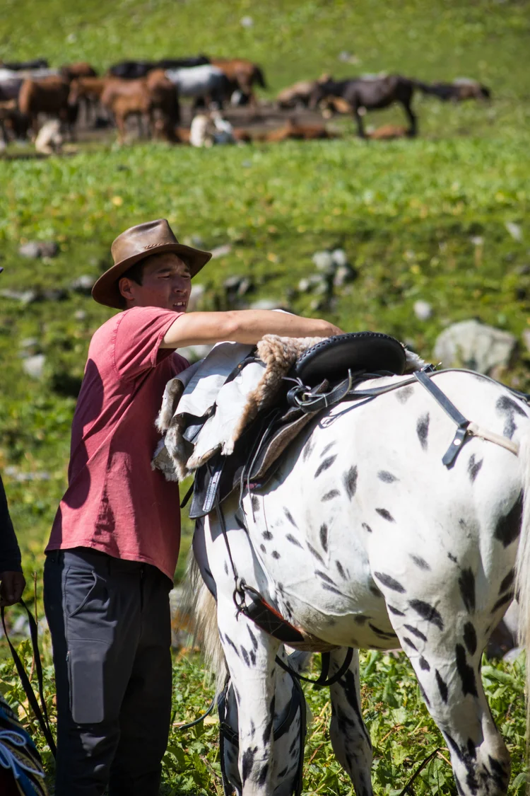 Yrys Shamshiev, cavalier, palefrenier et guide