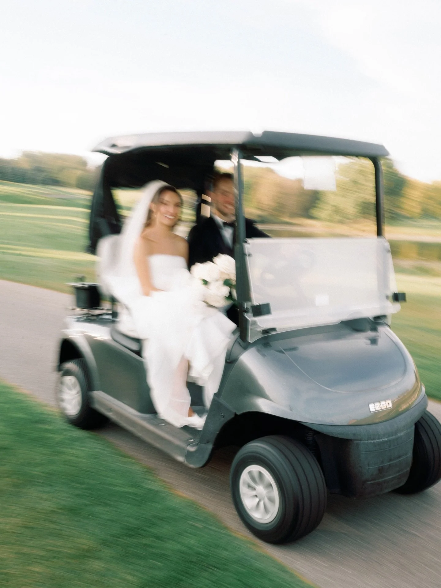 @newhite_bridal organza, we adore you.

Our bride Jordan looks like an absolute vision in Fate paired with the A Overskirt by @newhite_bridal. This is such a minimalistic and soft yet striking duo.

Photography done by @kaitybody 🤍  #NewhiteBridal #