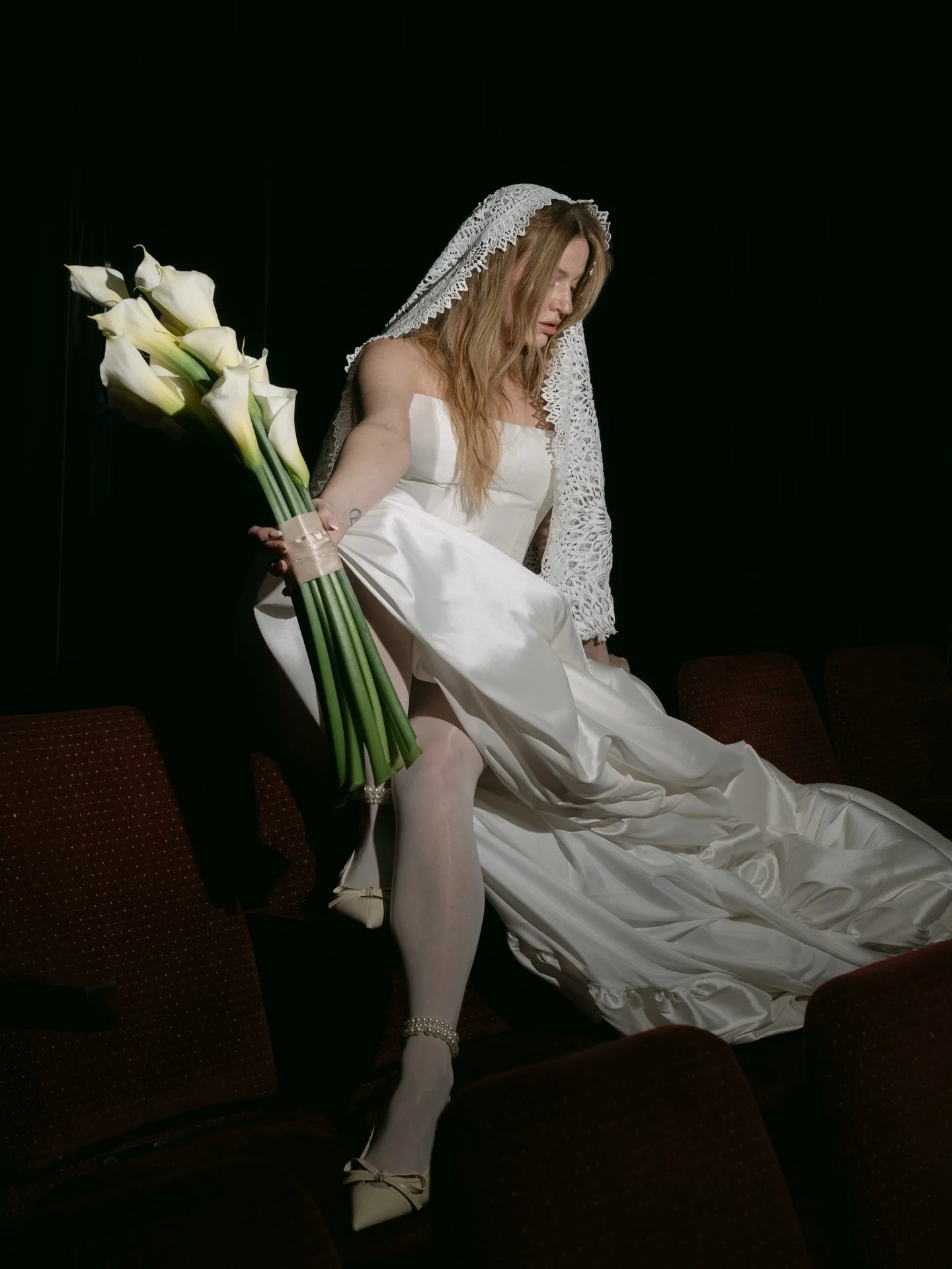 We simply love this drama.

Photography: Jackie Kalch @jackiekalch
Wedding Planning and Creative Direction: Sofia Fosado Design @sfdesigninc
Florals: Hawthorn Plains @hawthornplains
Hair: Jessie Liao @jliaoo.hair
Makeup: Bare Beauty @barebeauty__
Gow