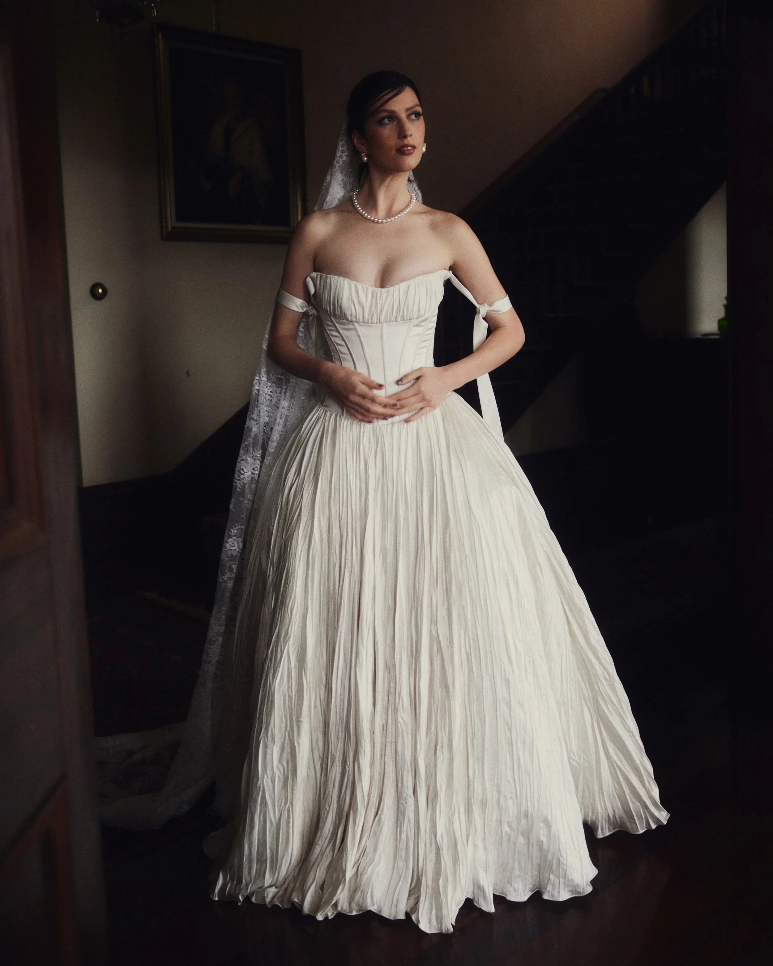 Ladies, the gowns have arrived and we are simply in love. 

We are so excited to welcome @flourestudio to the boutique. 

#flourestudio #blushandraven #blushandravenyyc #yycbridal