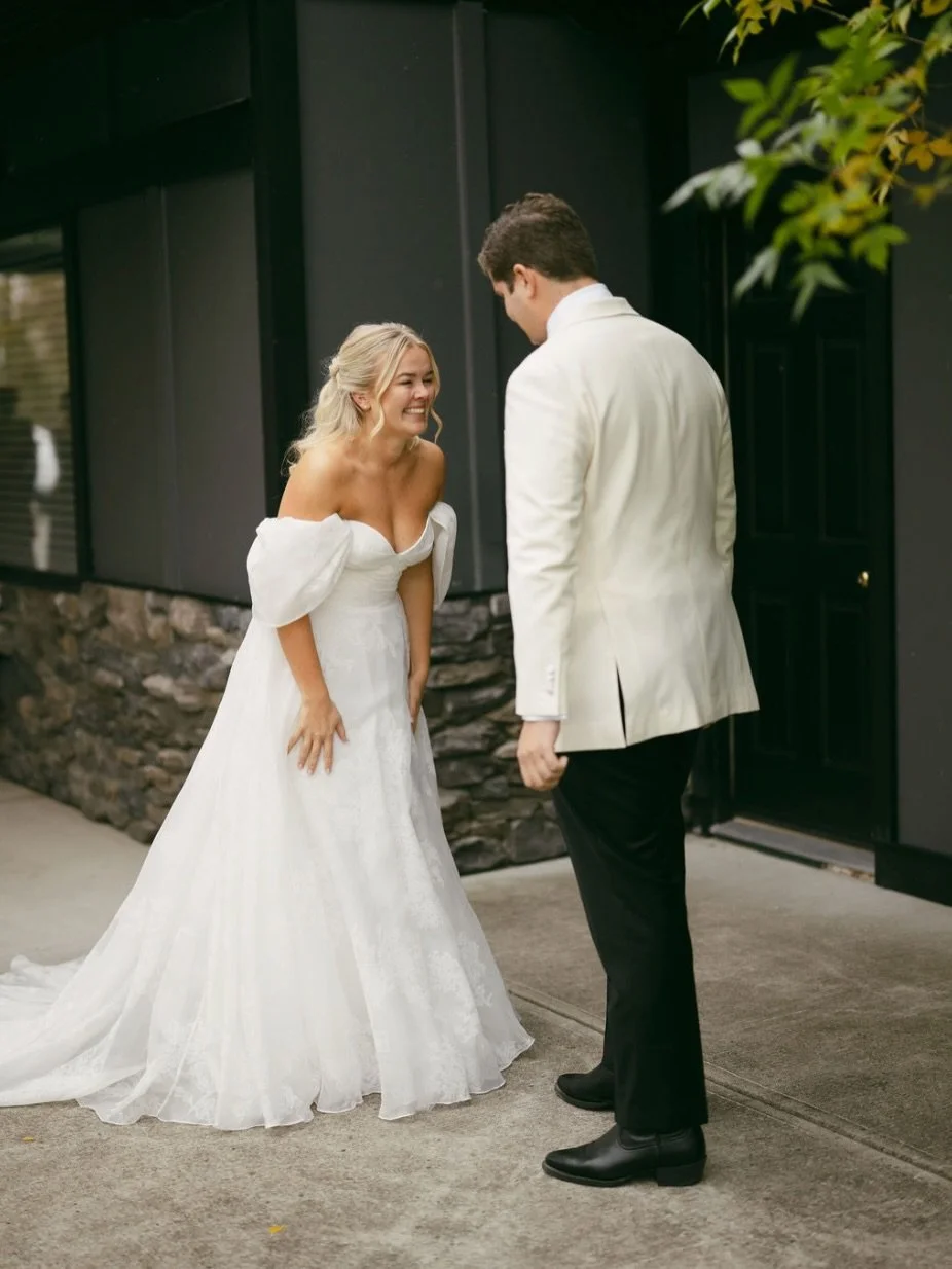 Our bride Jessica is simply glowing in Daffodil by Alena Leena. Every photo is pure joy.

Congratulations Jess, you are a vision.
 #AlenaLeenaBridal #BridalFashion #WeddingGowns
