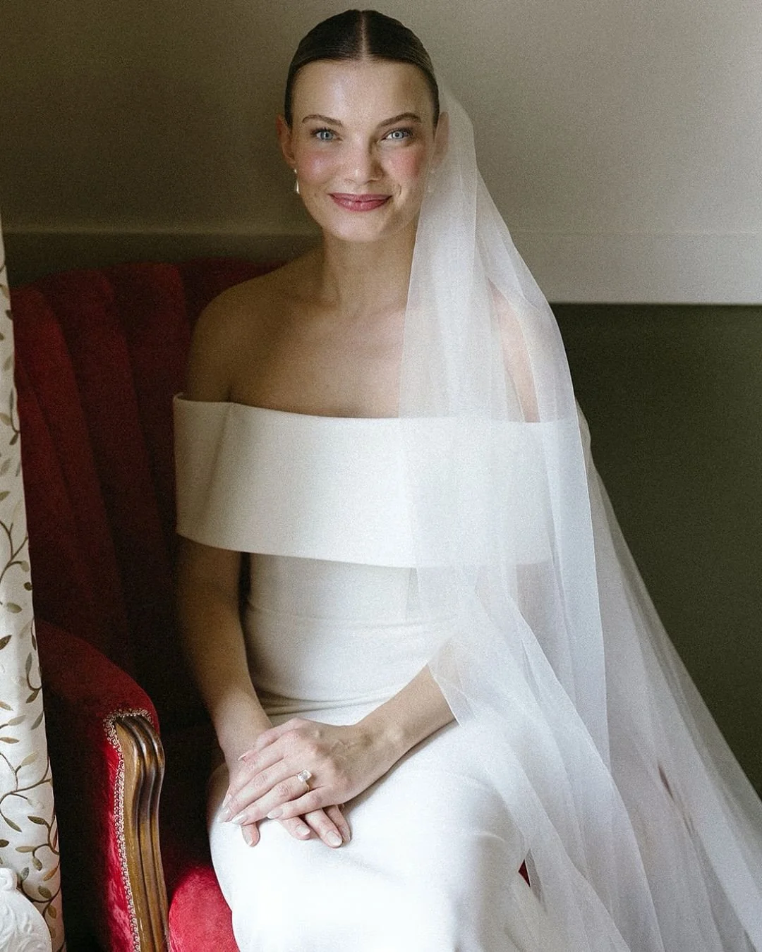 It is completely possible that we will never get over this gallery, this wedding and our stunning bride Talya in Steff by Vagabond.

In her first appointment she let us know she was going for an elevated garden party look with simplicity and elegance