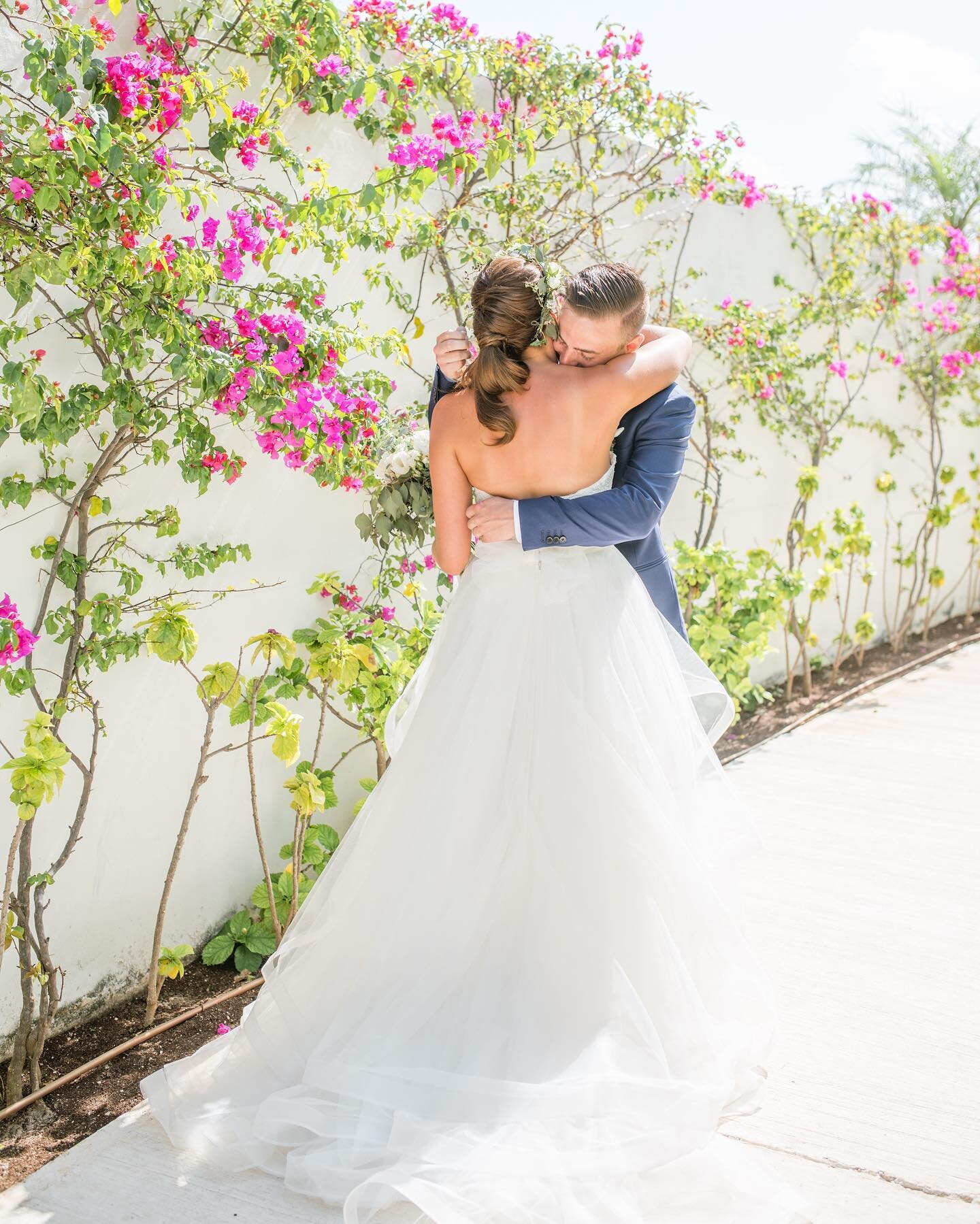 The prettiest spot for a first look. 
.
.
Photo: @annaandmateo 
Venue: @finestplayamujeres