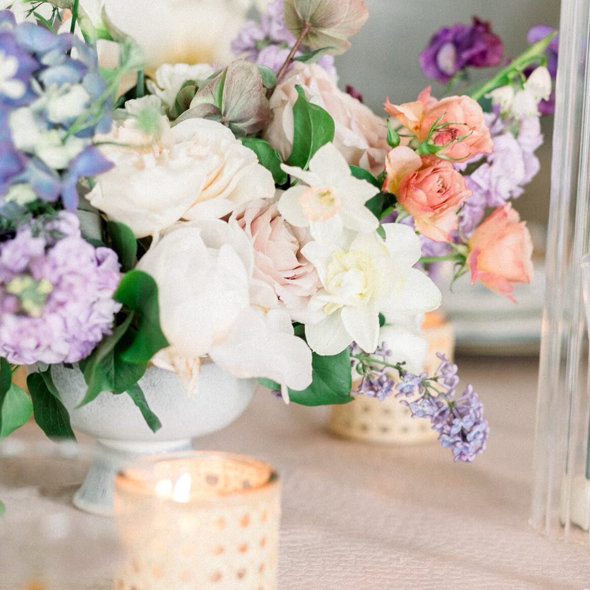 We love when clients embrace the beauty of spring flowers. 
.
.
Venue: @greystonecastleboulder 
Photo: @dianacoulter_ 
Floral: @mjmdesignsllc 
Planning &amp; Design: @nicolesilver_events 
Rentals: @oakandtwinerentals @bbjlatavola