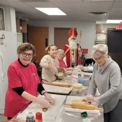 A surprise visitor during our St Nicholas cookie baking!
