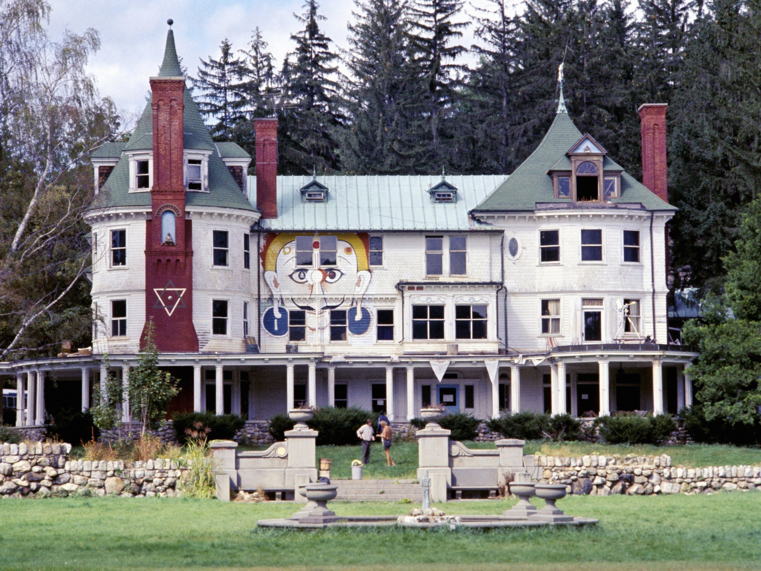 Hitchcock_Estate_GettyImages-79203004.jpg