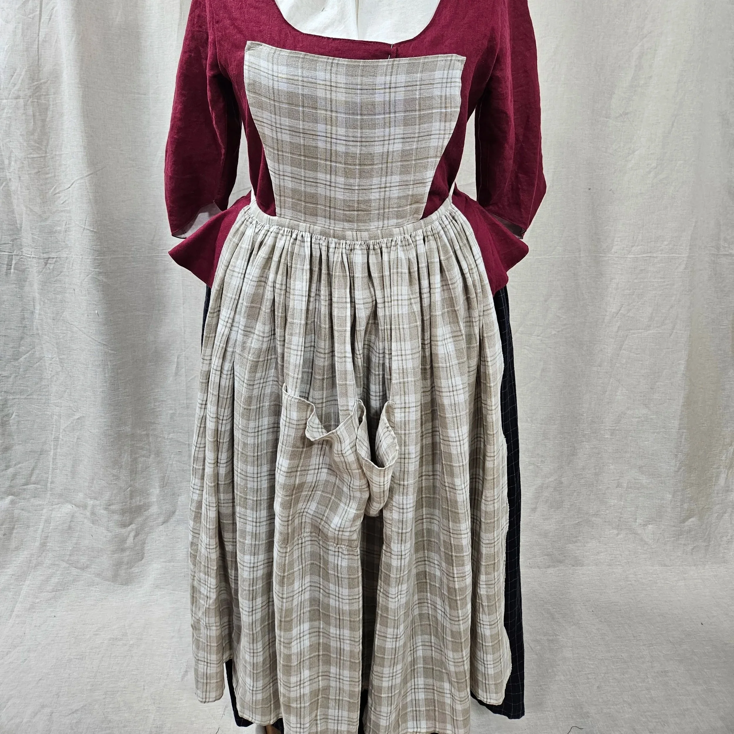 Pinner/Pocketed Natural Check Linen Apron